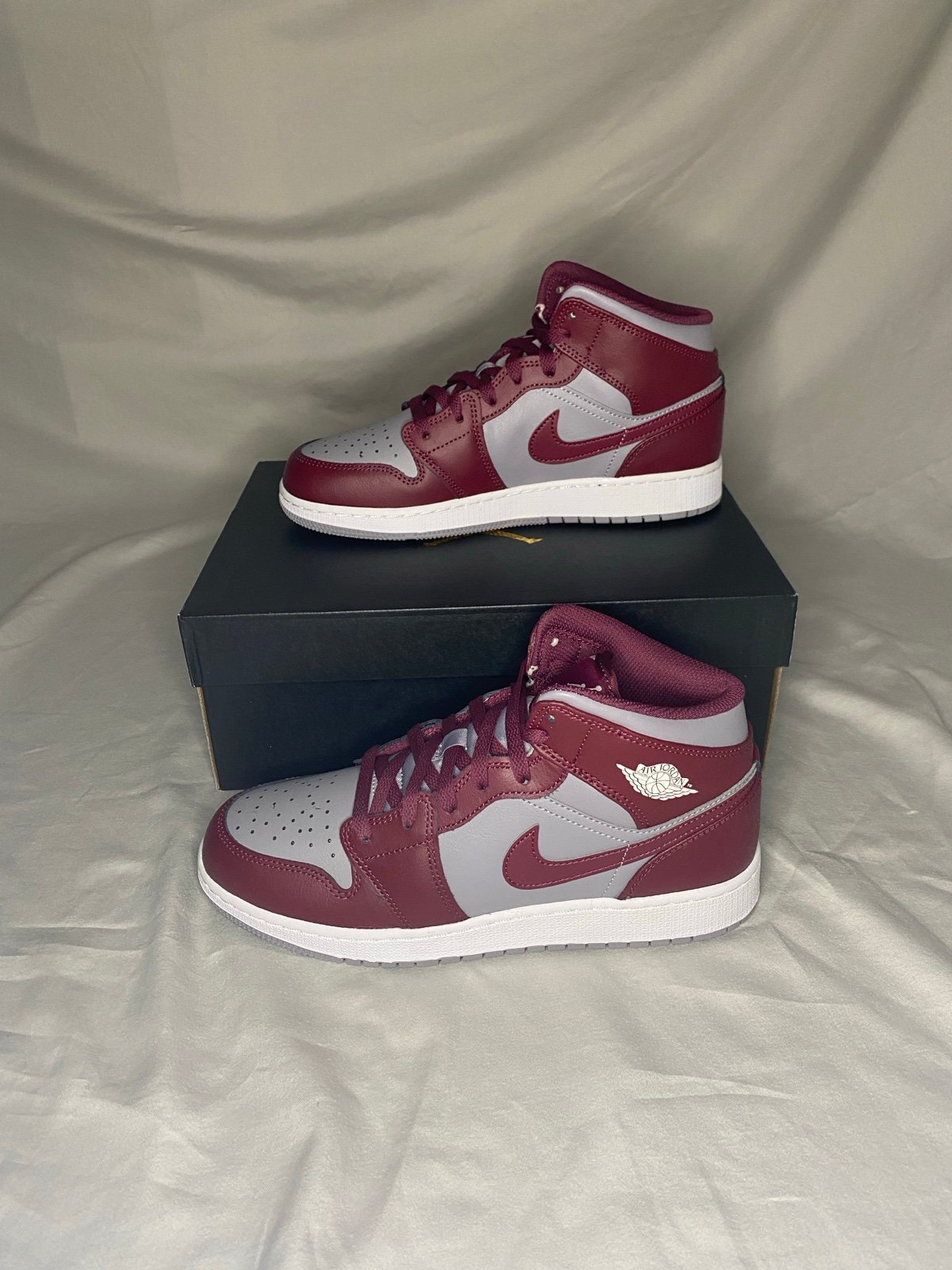 New Air Jordan 1 Mid GS 7Y Cherrywood Red DQ8423-615 Deadstock Sneakers