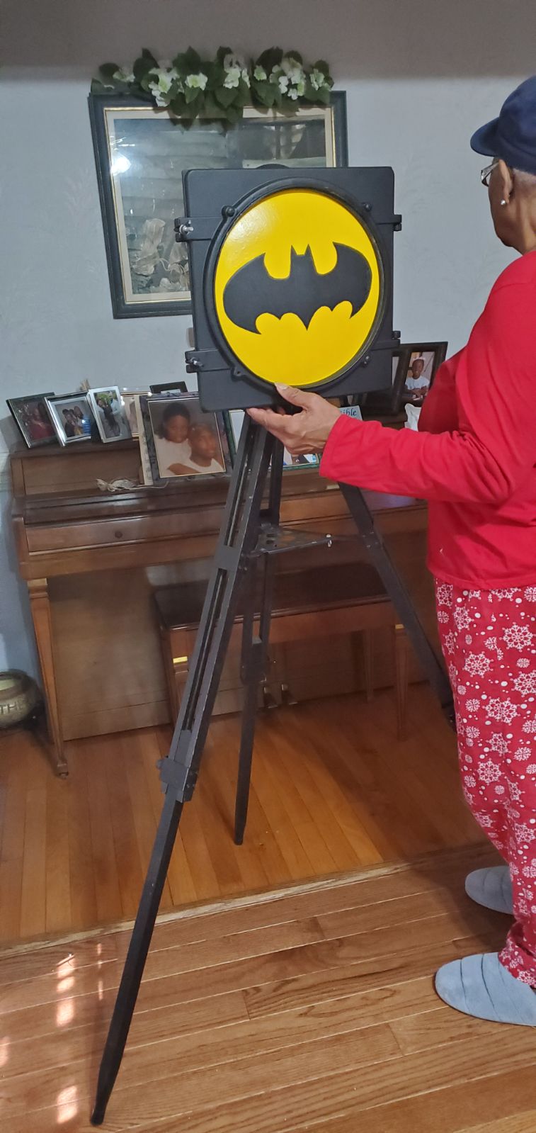 BAT MAN LAMP ++ MAN CAVE LIGHT