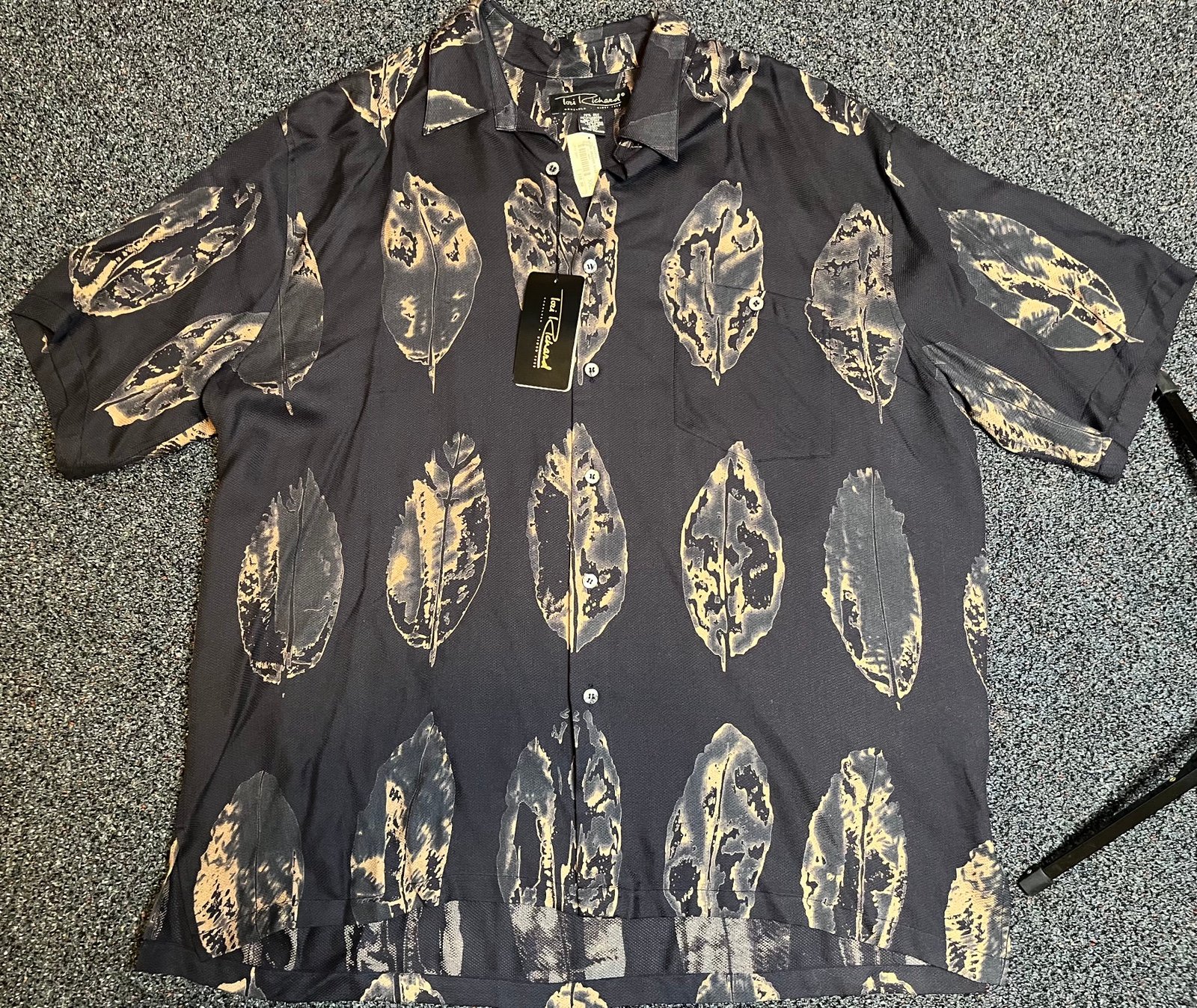NWT Vintage Tori Richard Hawaiian Shirt Silk Black leaf Palm SS