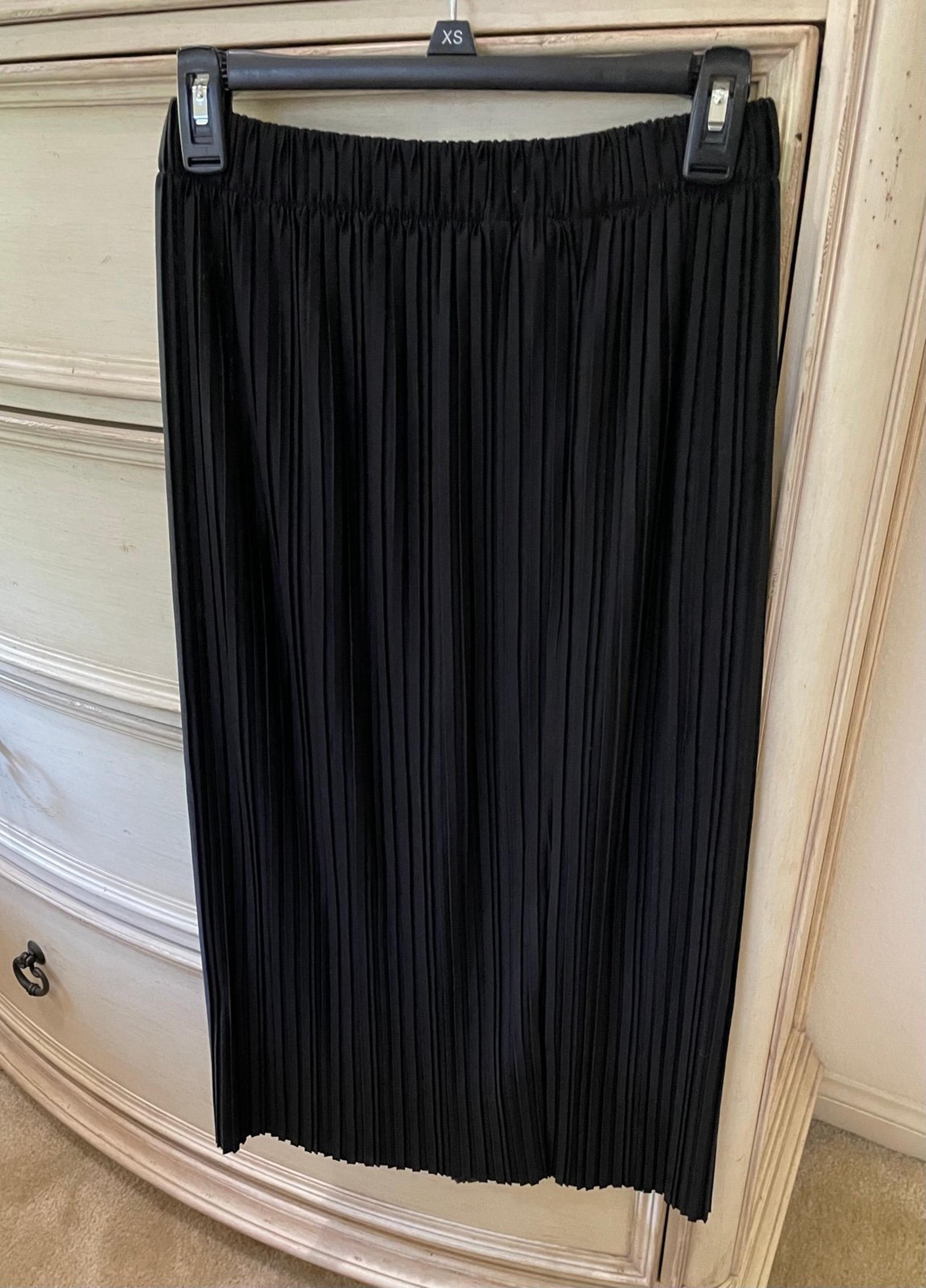 Uniqlo Black Long Pleated Skirt Size XS