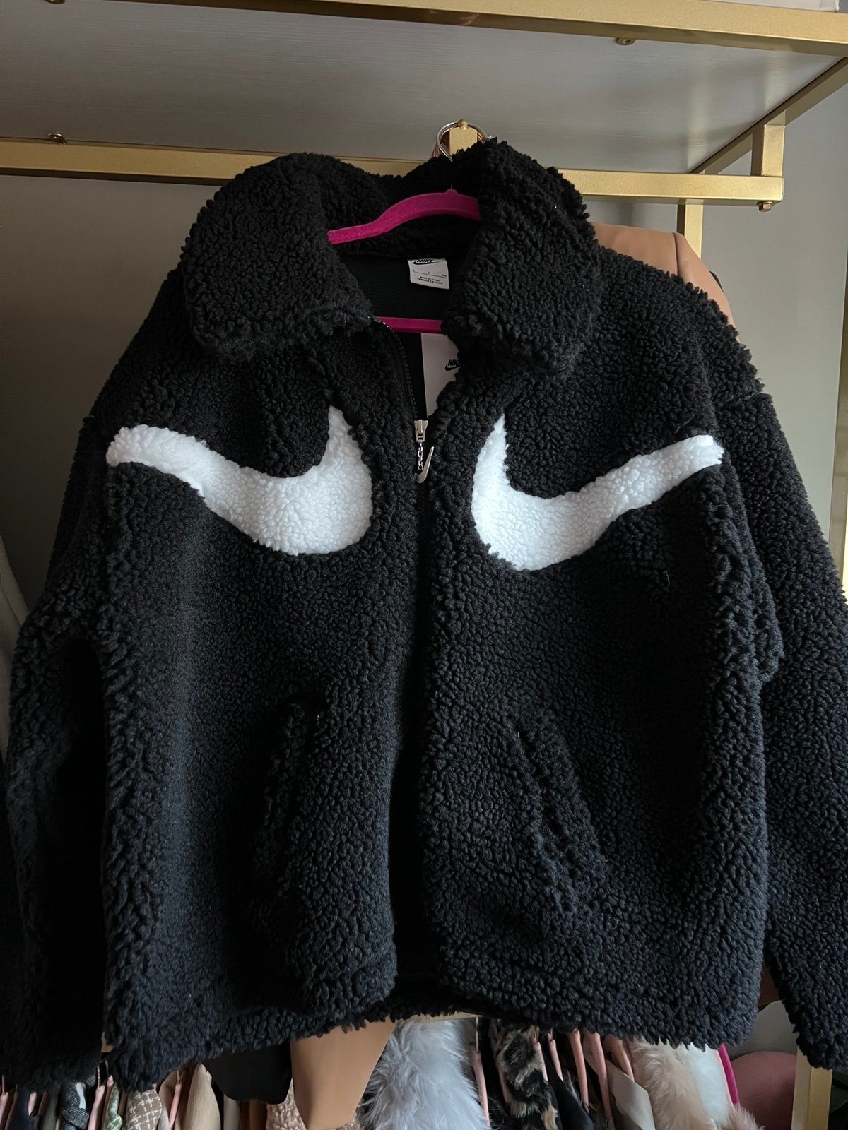 Cute new Nike fleece jacket