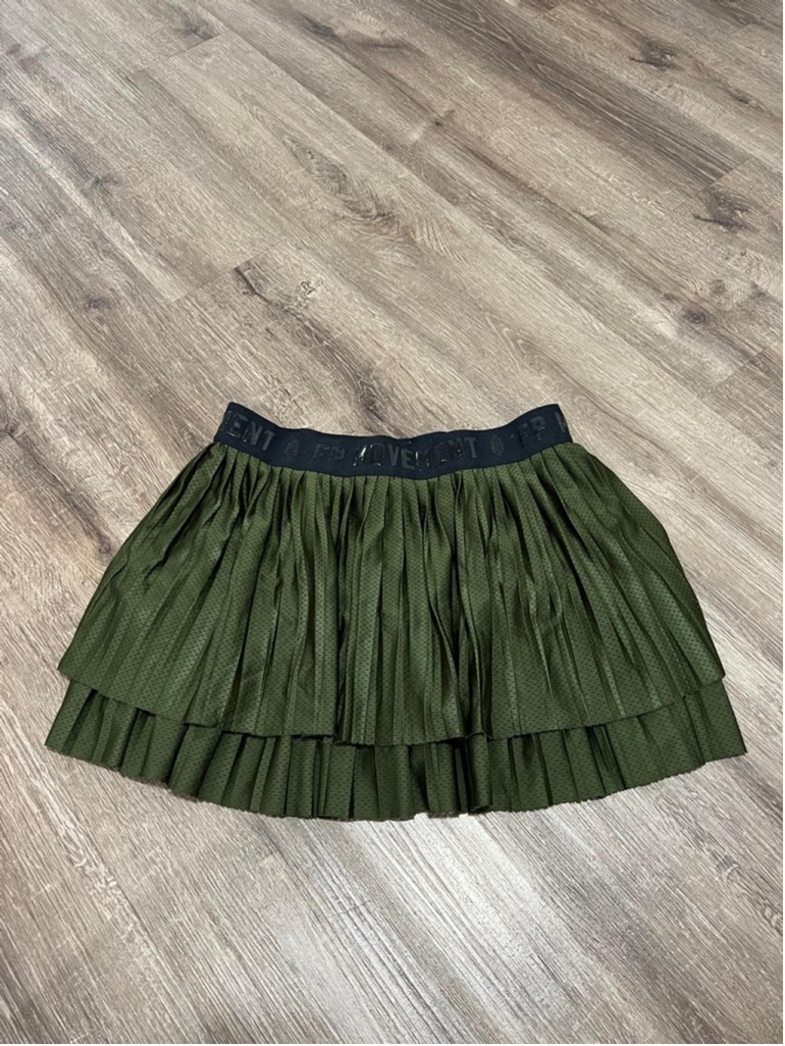 Women's Free people FP movement on deck skort Size L Green