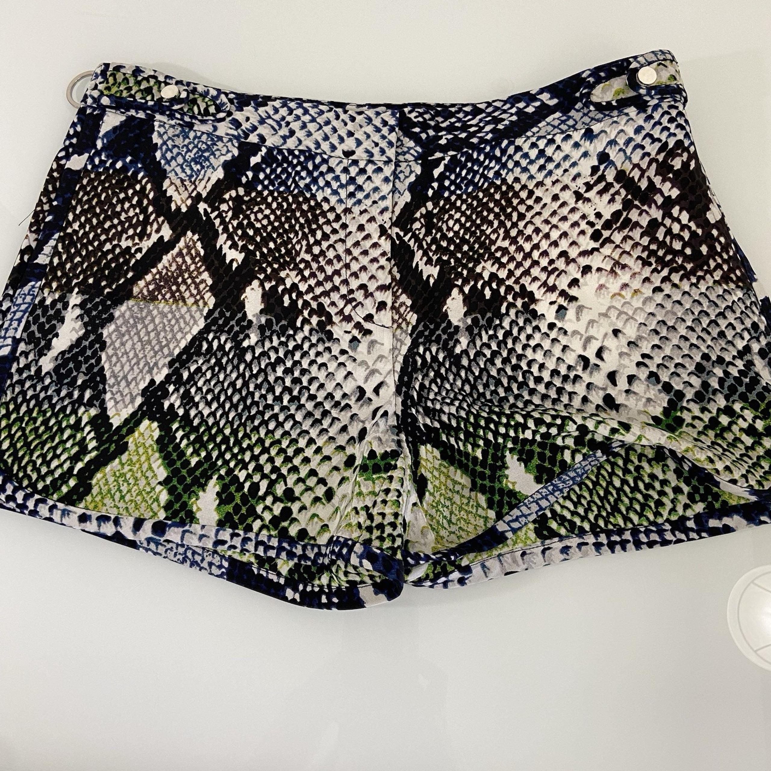 Diane Von Furstenberg DVF Women's Silk Shorts Python Snake Print Size 2 Pockets