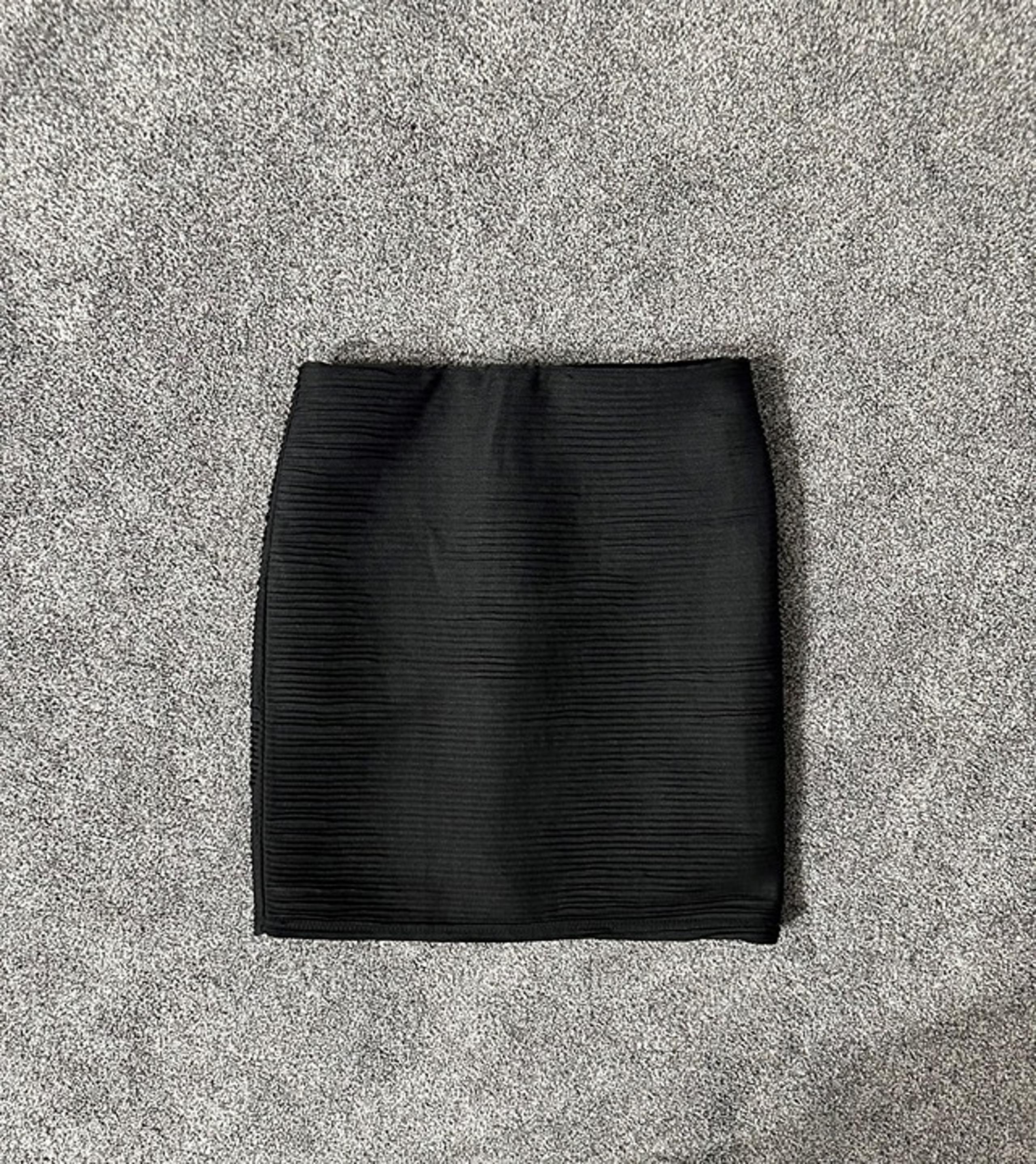 Women's FOREVER 21 Black Ribbed Stretch Bodycon Pencil Skirt W/ Zipper Size: S