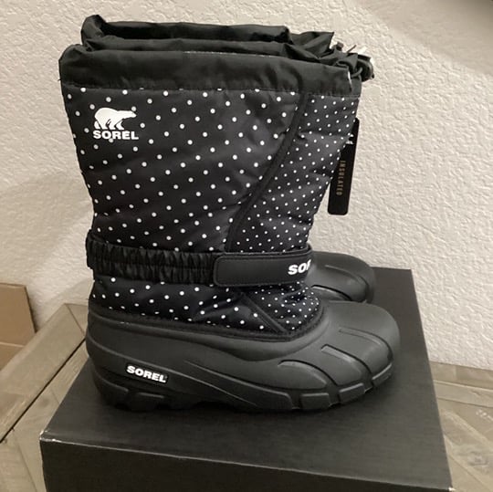 NWT SOREL Flurry Weather Resistant Snow Boot (Big Kid) 7 M