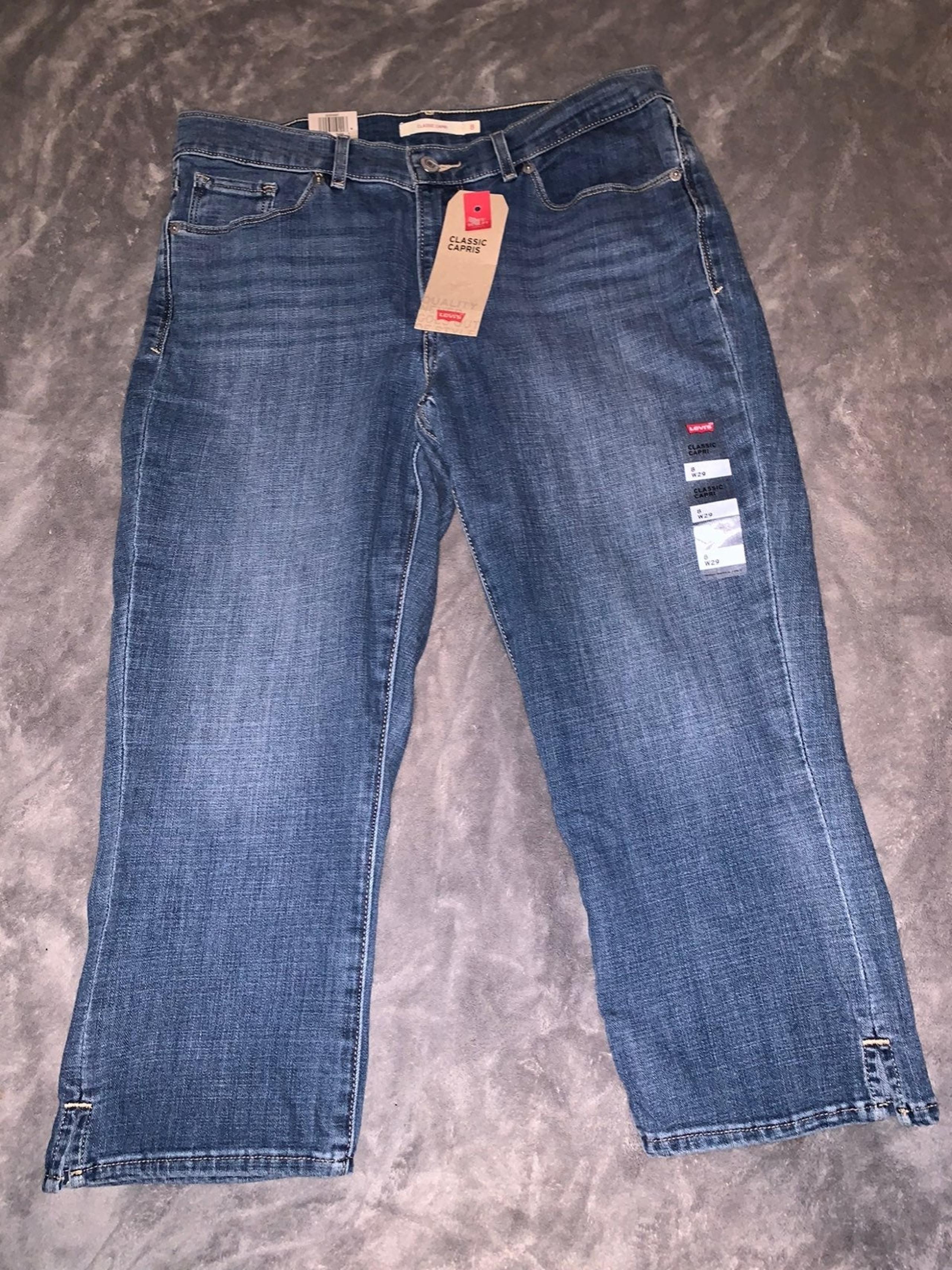 Levi’s Sculpt capris / Brand New With Ta