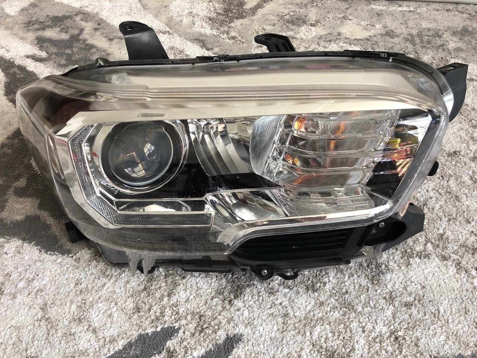 Toyota Tacoma Front light housing (with lights)