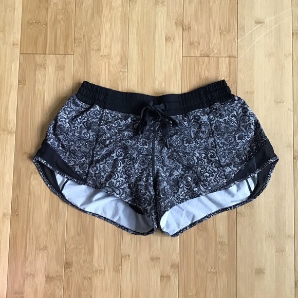 Lululemon Rare Hotty Hot II 2.5” Size 8