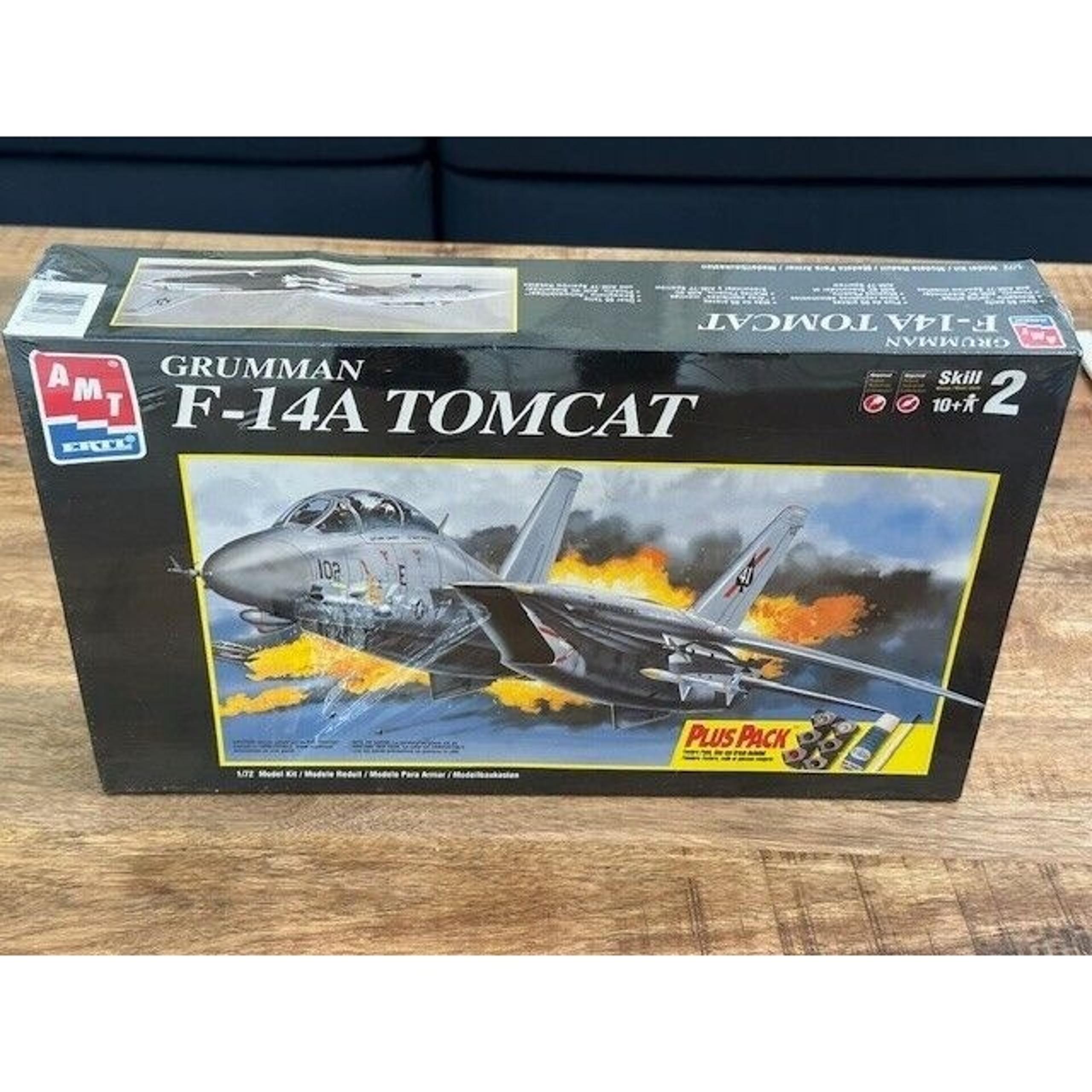 1999 Amt Ertl Grumman F-14A Tomcat Navy Jet 1/72 Scale Model Kit Plus Pack Seale