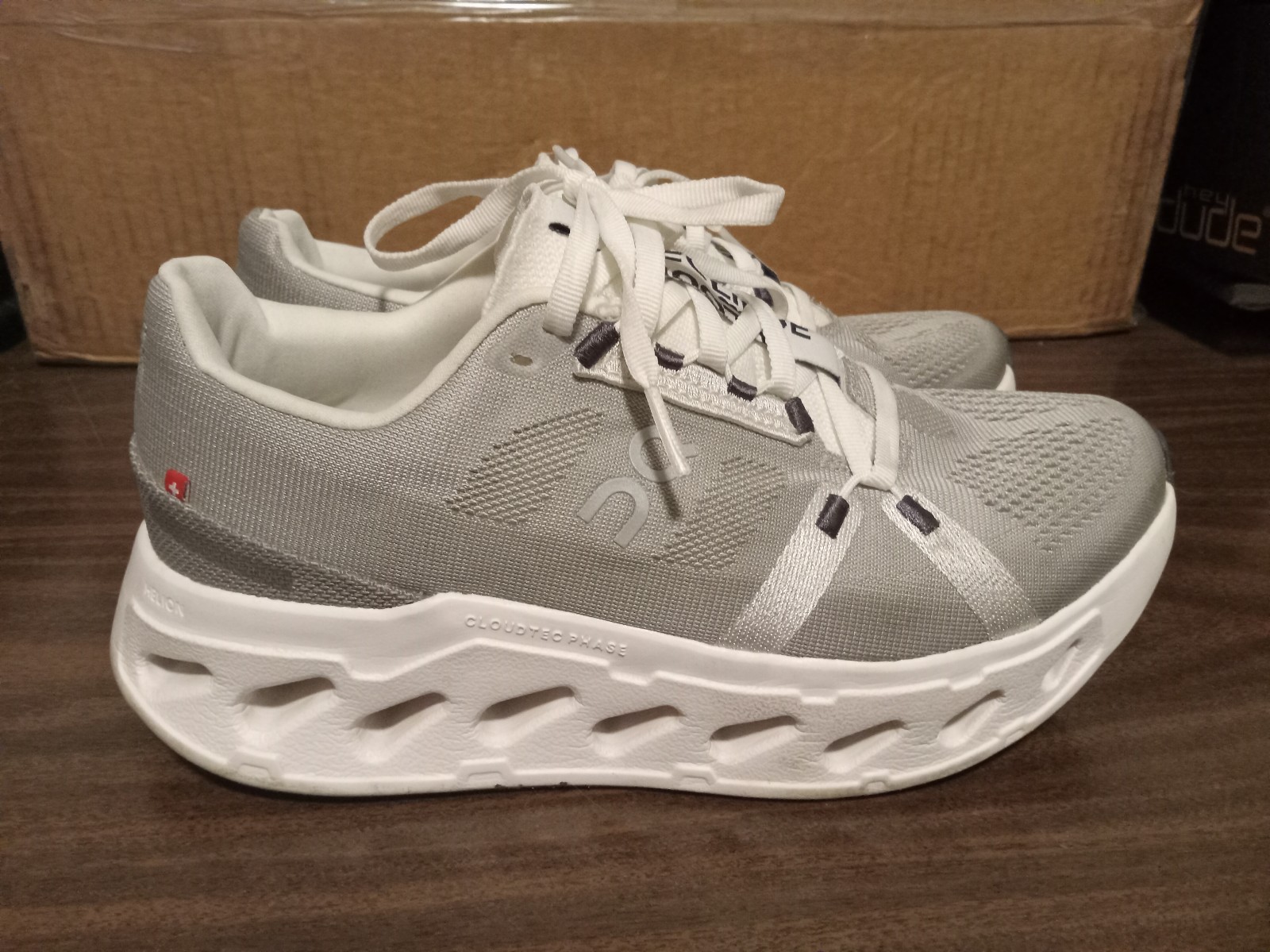 On Womens Cloudeclipse Running Shoes Sz 9 Gray Alloy White Trainers Crossfit Gym