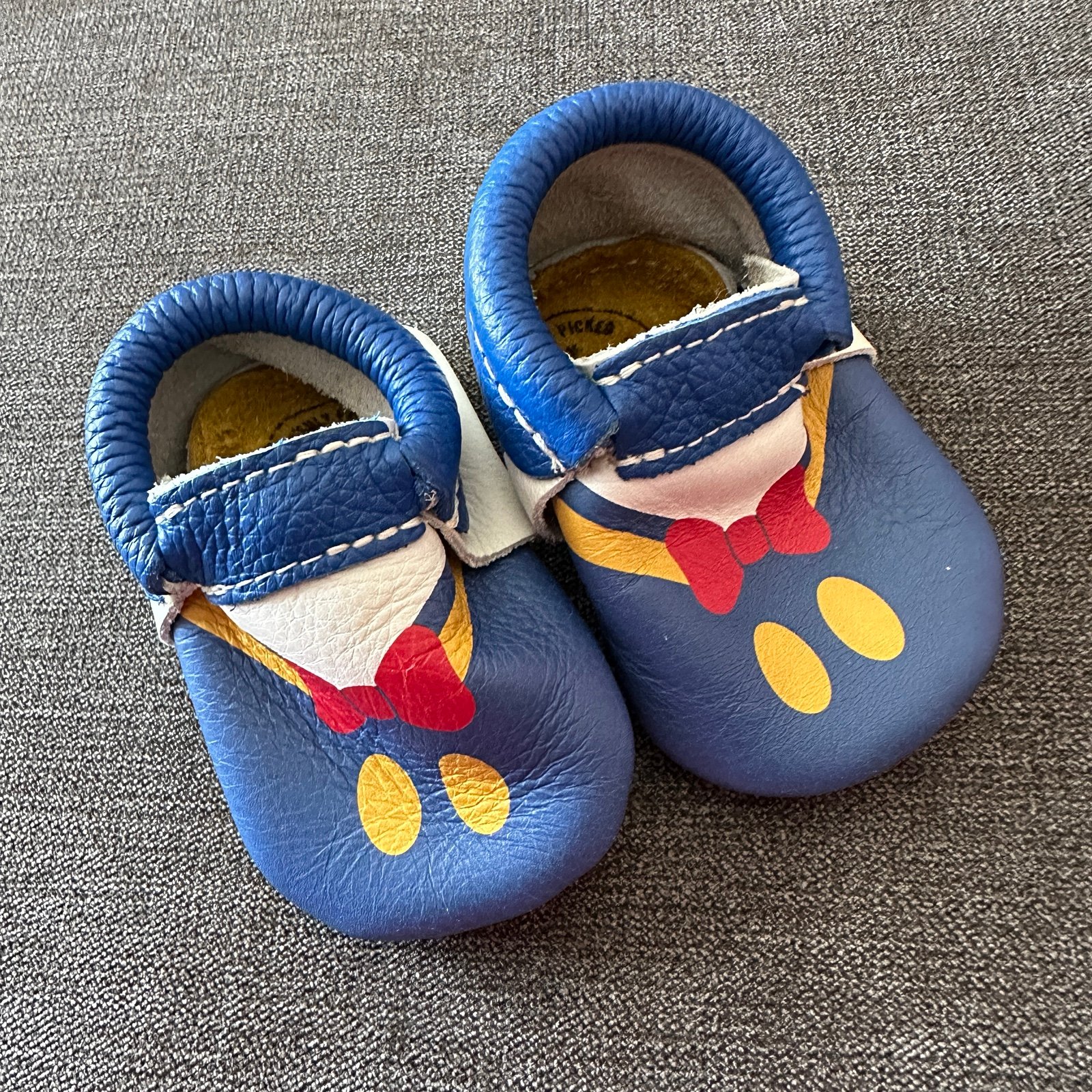 Freshly picked size 1 Donald Duck Moccasins infant