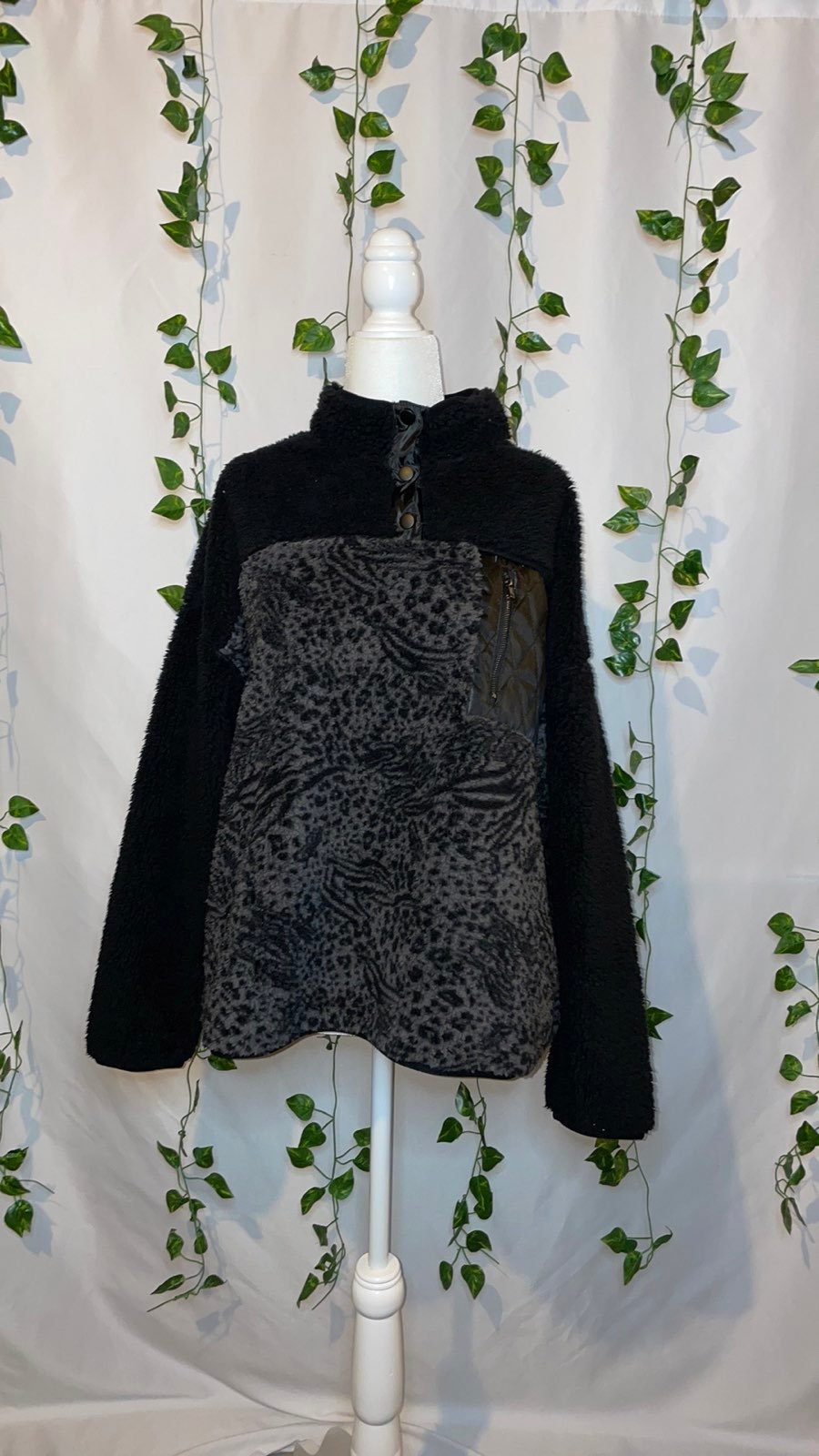 Seven7 | Women's Black & Gray Sherpa Snap Pullover | Animal Print| L