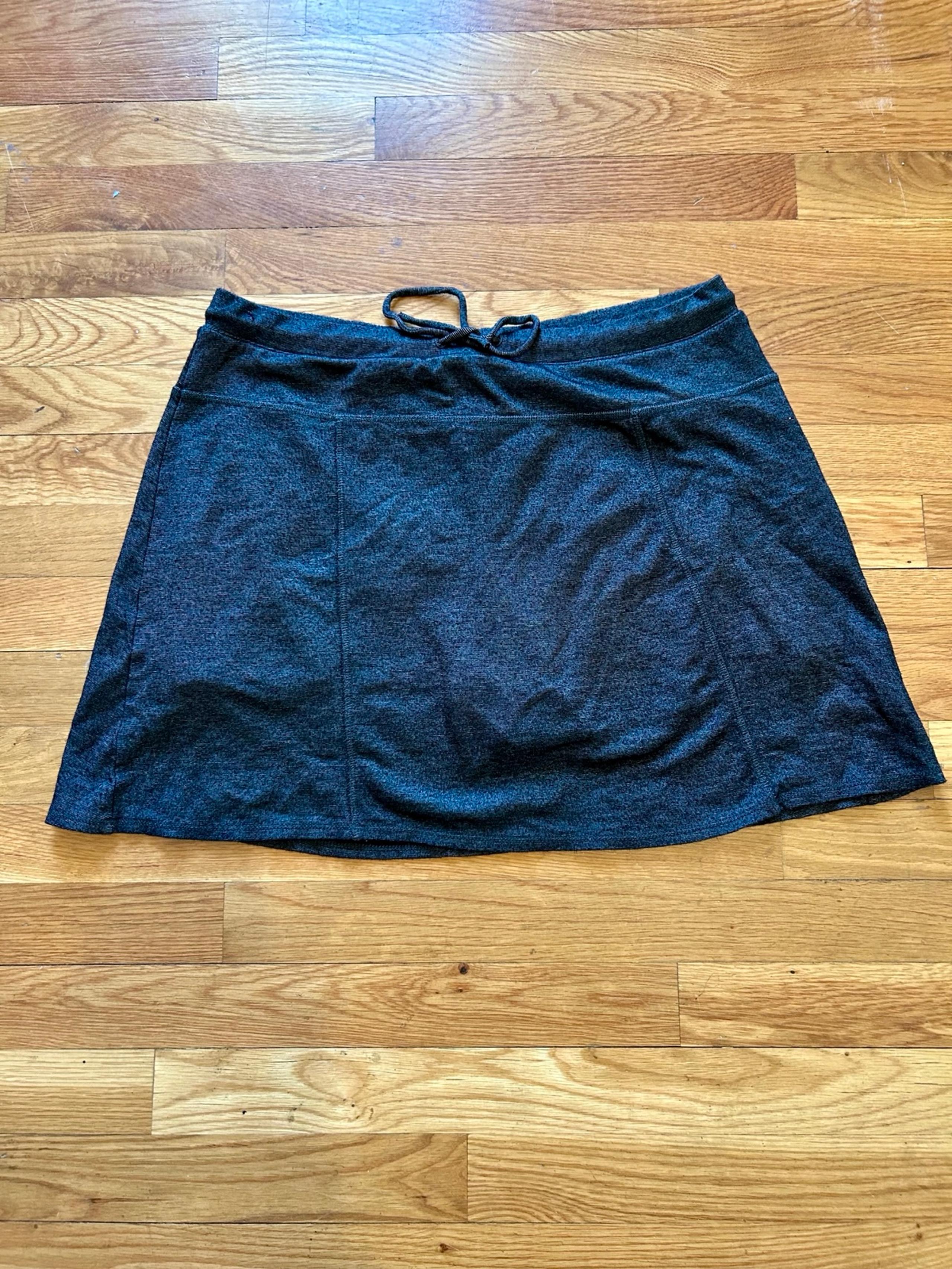 Green Tea Charcoal Gray Athletic Skirt w Inside Lining Short in Women’s Size XL
