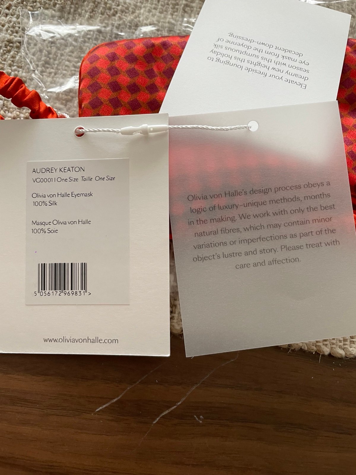 Olivia Von Halle Audrey Keaton Silk Sleep Eye Mask red checkered - detail