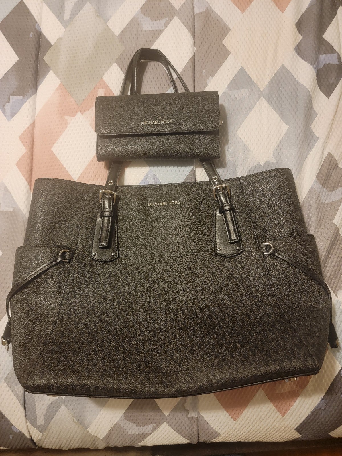 Michael Kors w/ matching wallet