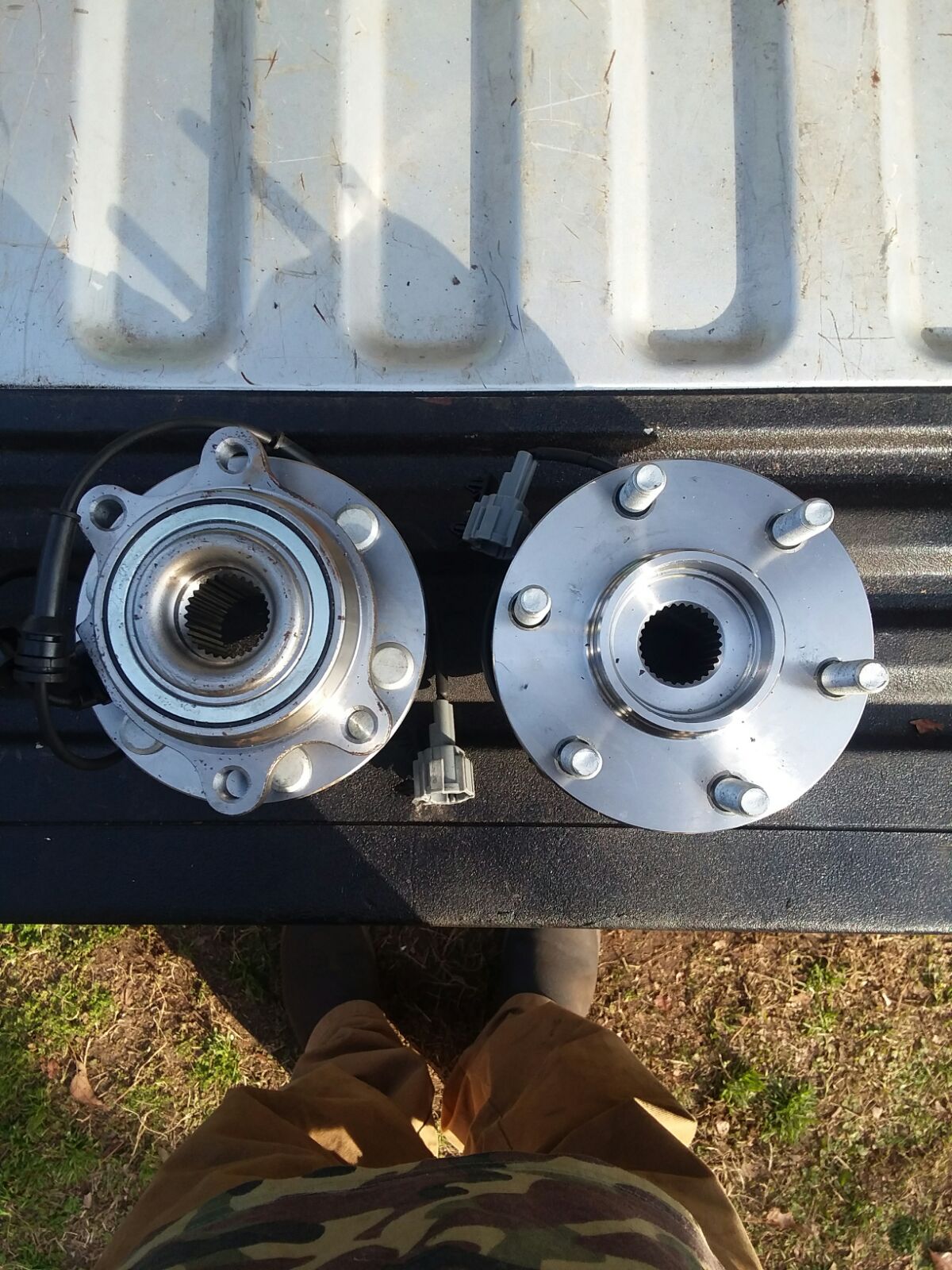 6 Lug ABS Wired Hubs (pair). Fitmant is