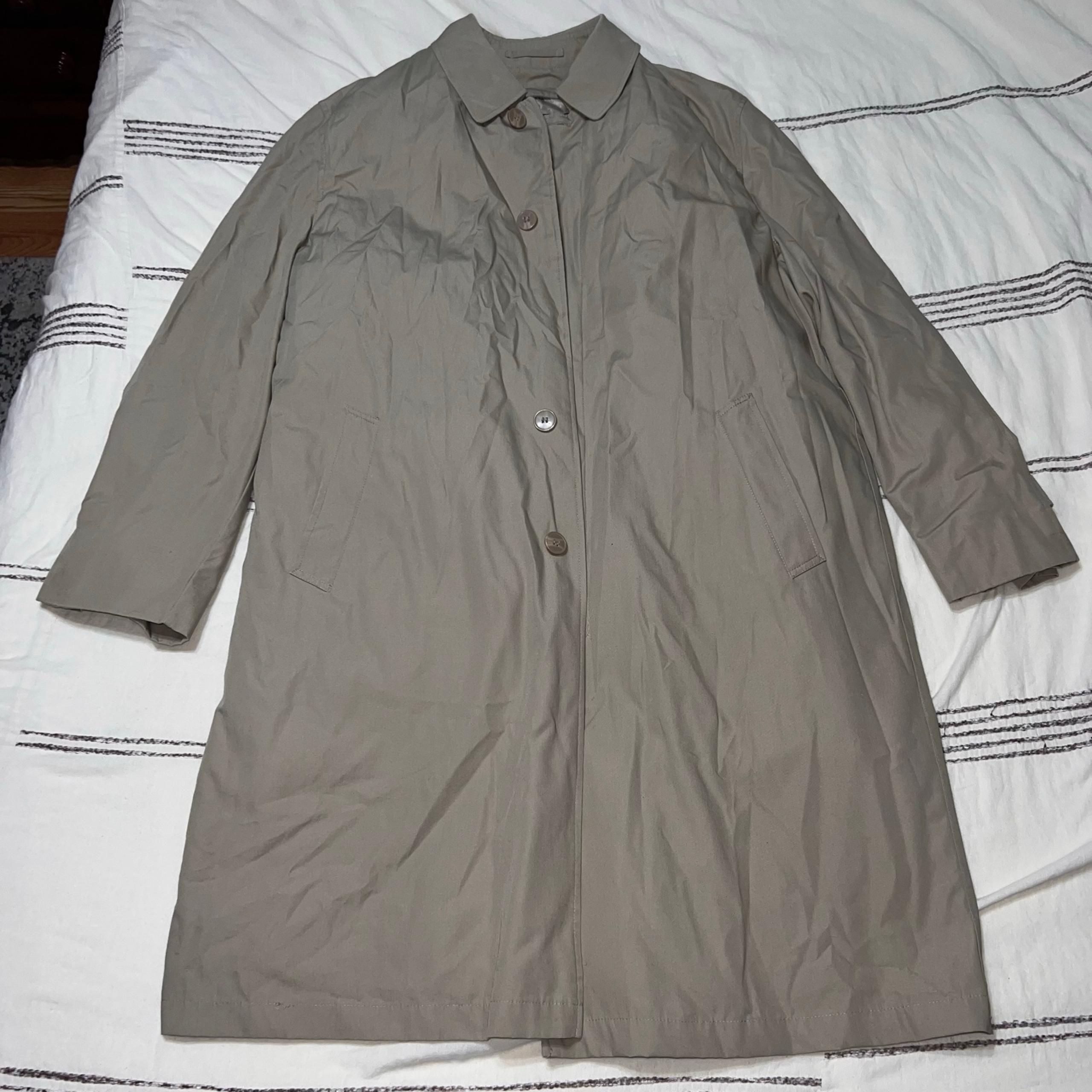 London Fog Men’s Beige Tan Collar Trench Coat
• Size 42 Short