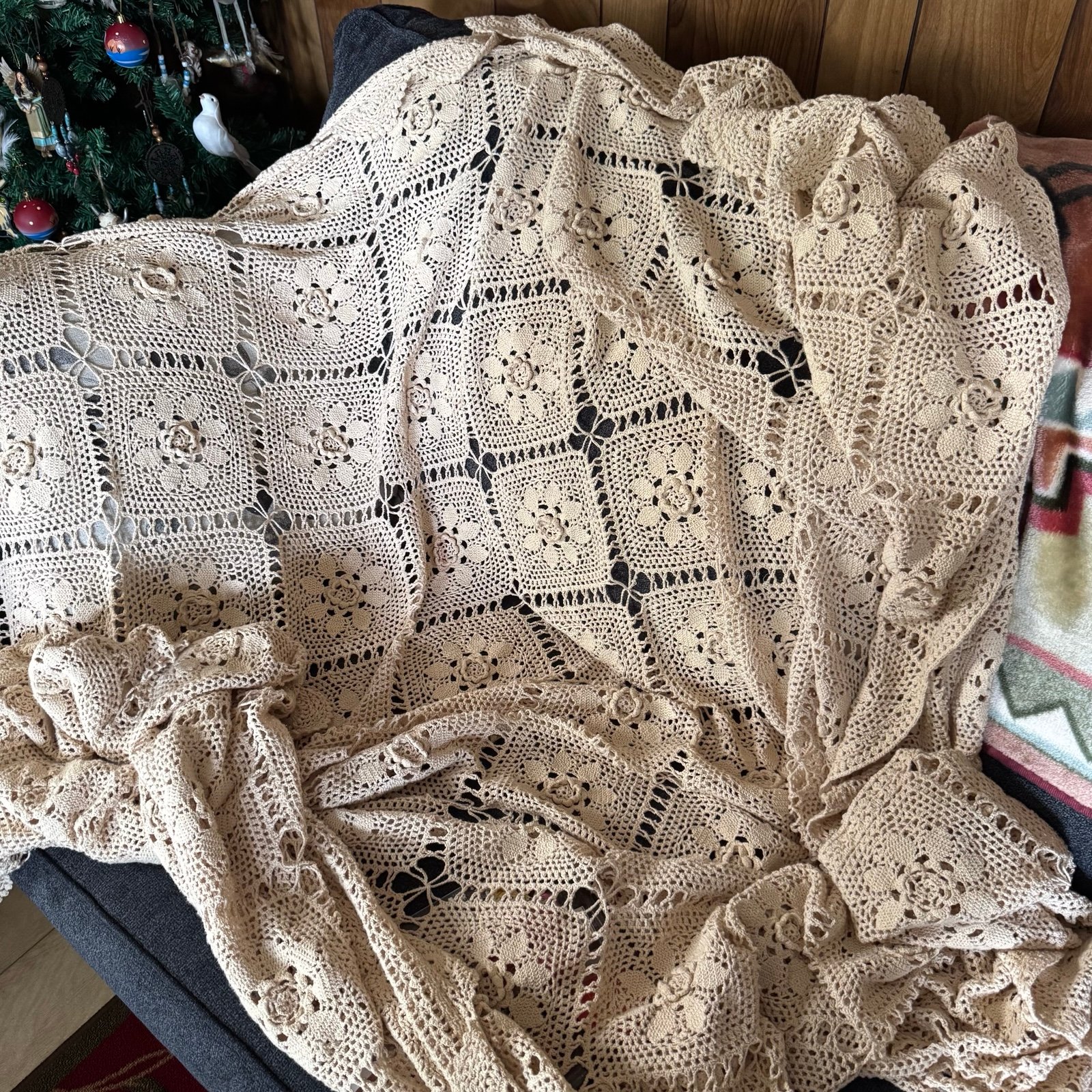 Vintage Handmade Floral Pattern Crocheted Bed Spread Coverlet