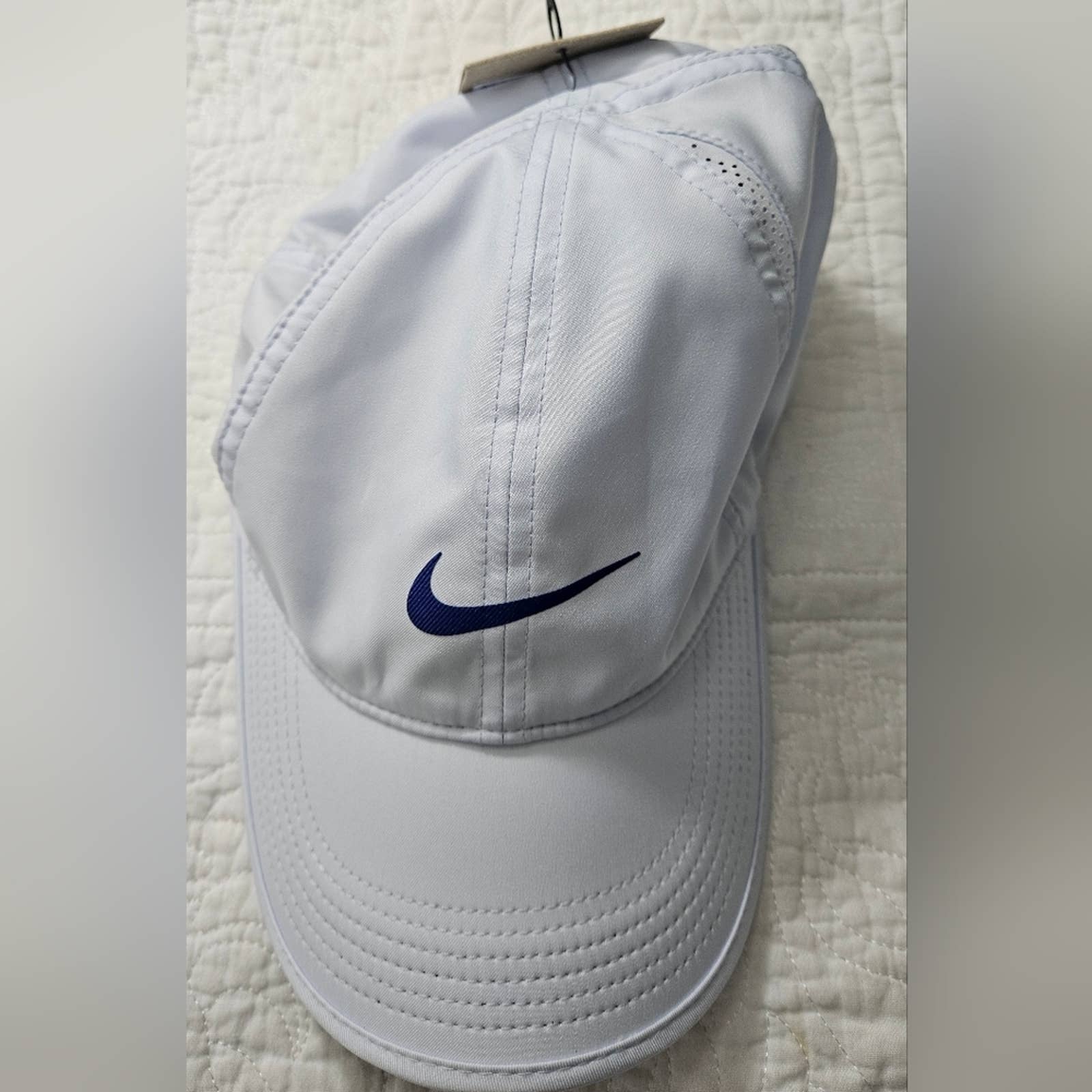 Nike Sportswear AeroBill Featherlight hat 679421-085