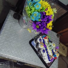 Birthday cake with matching real flowerrs