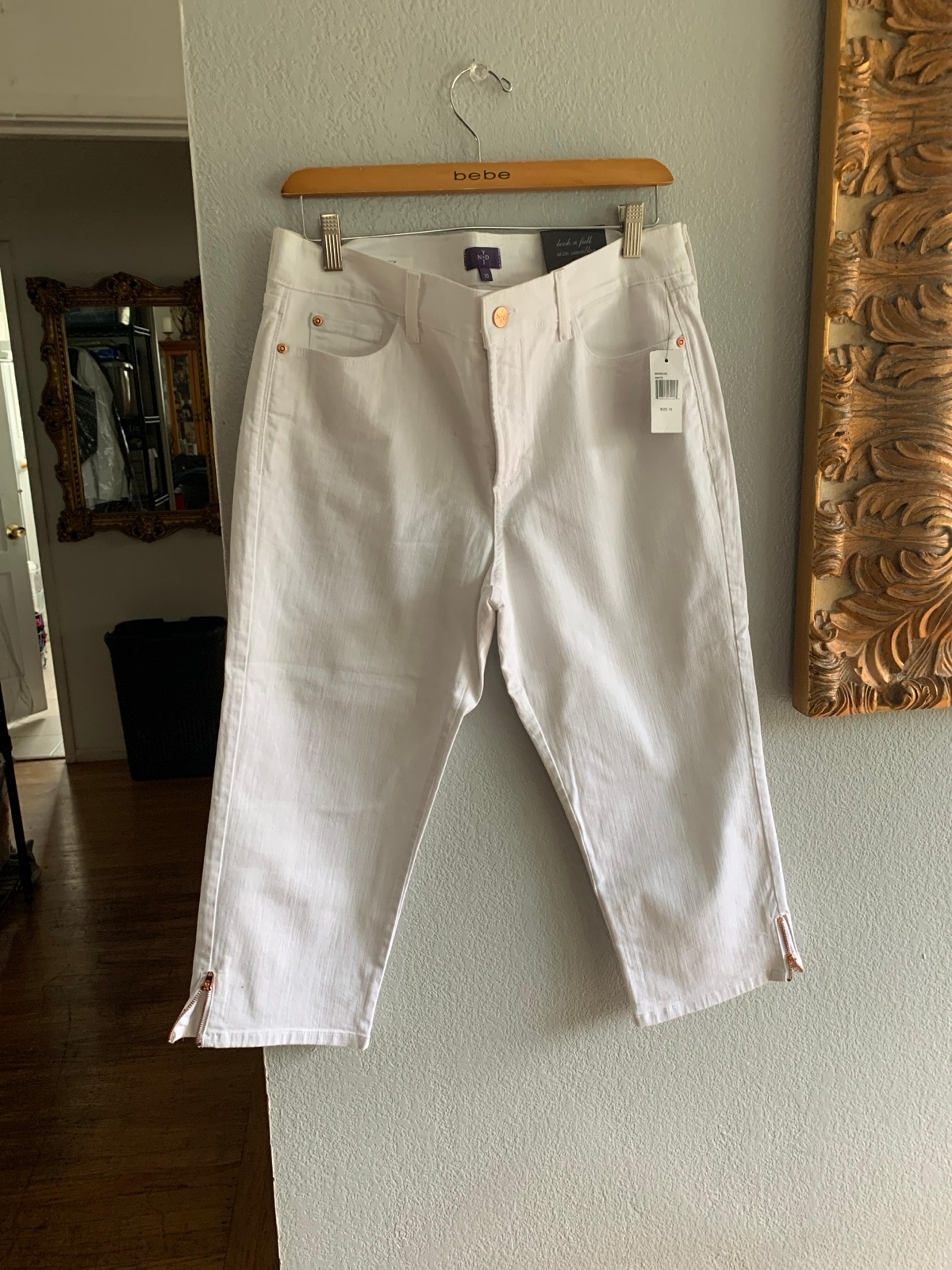 Crop white denium