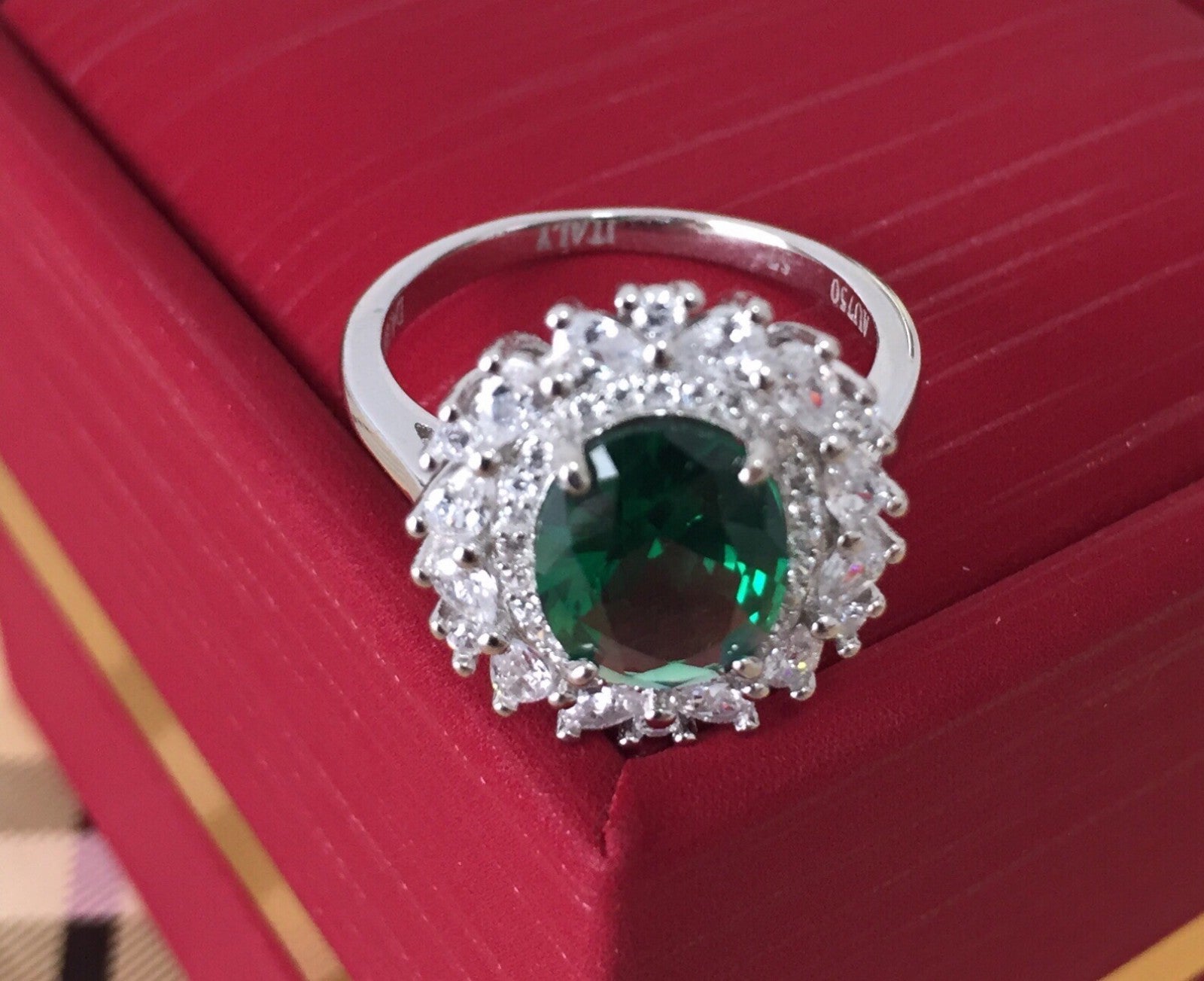 beautiful White Gold Emerald Sunflower Ring