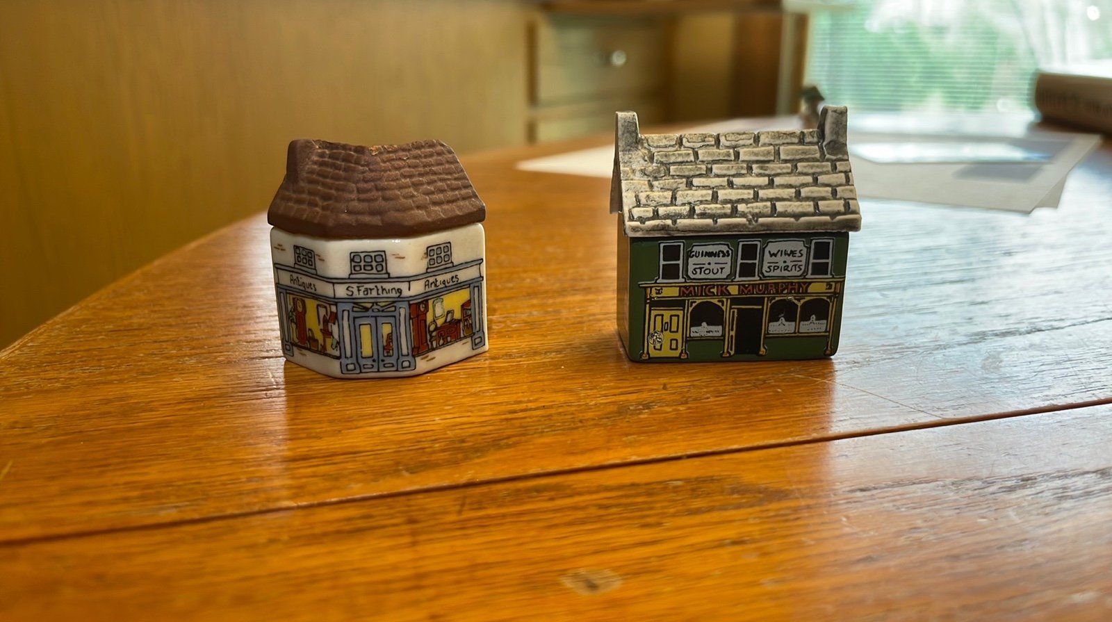 Lot of 2 Wade ceramic figurines 1. Wade Ireland Mick Murphy bar 2. Wade Englan