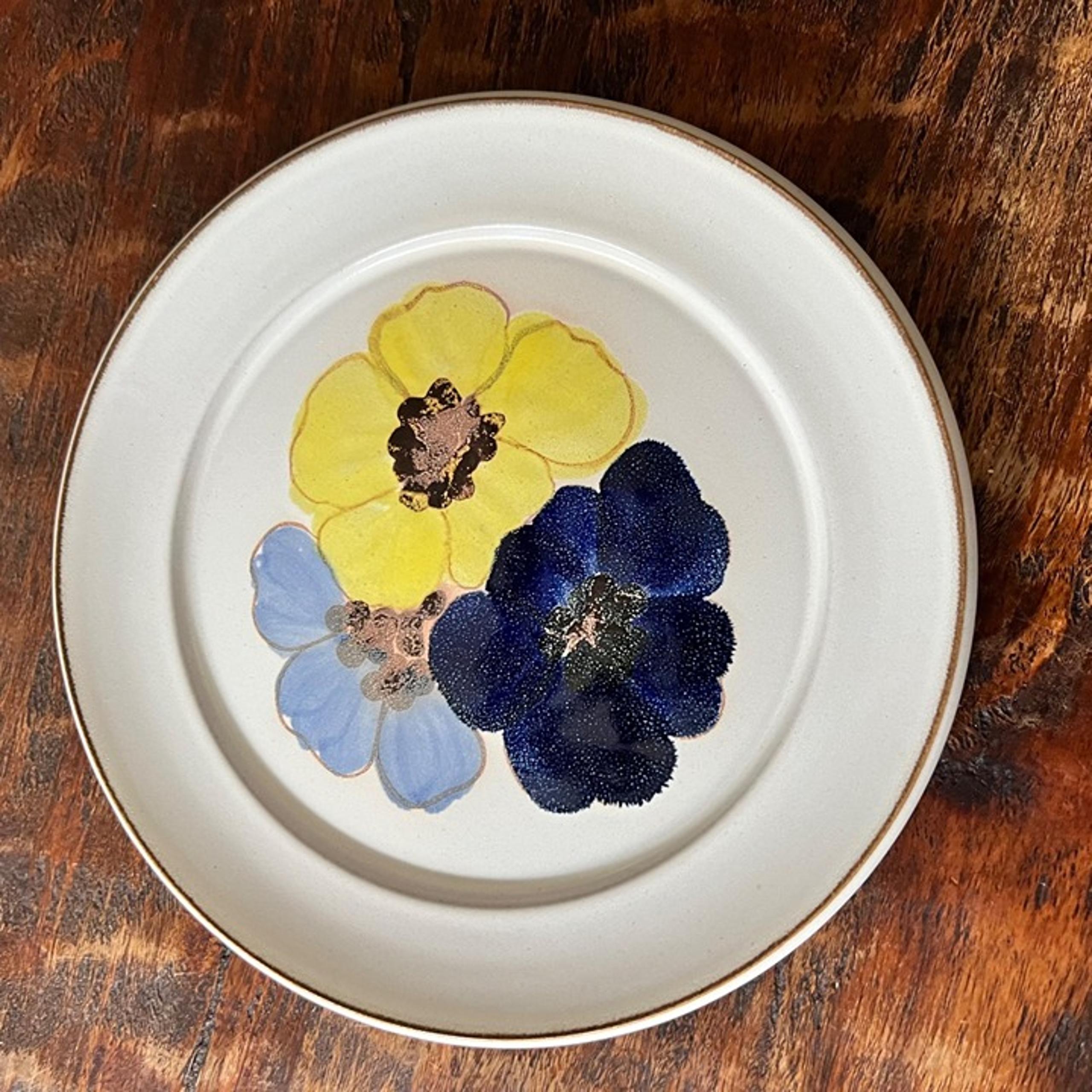 Denby English Stoneware Potpourri Hue Blue Yellow 8 inch