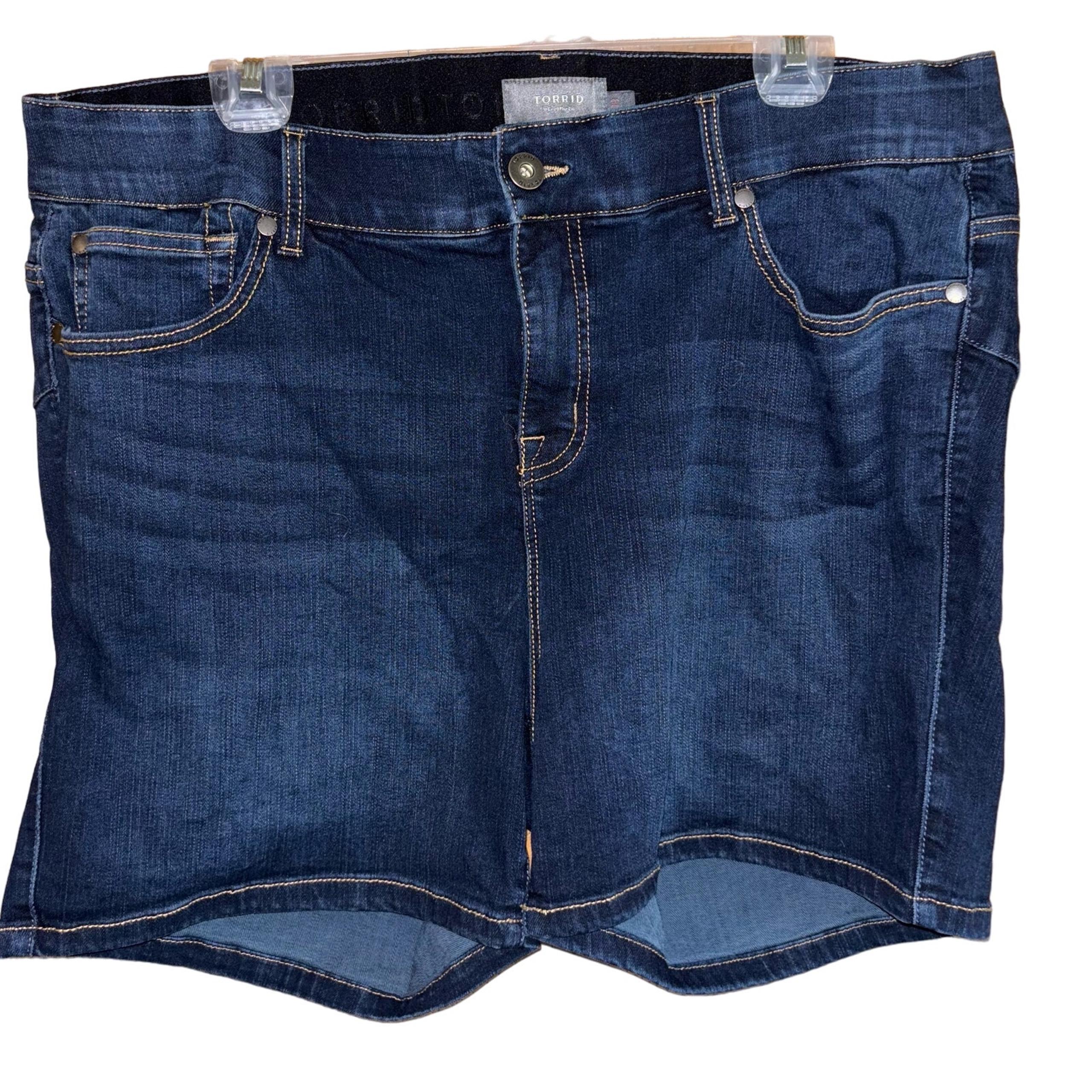 Torrid women’s comfort waistband denim shorts (size 18)