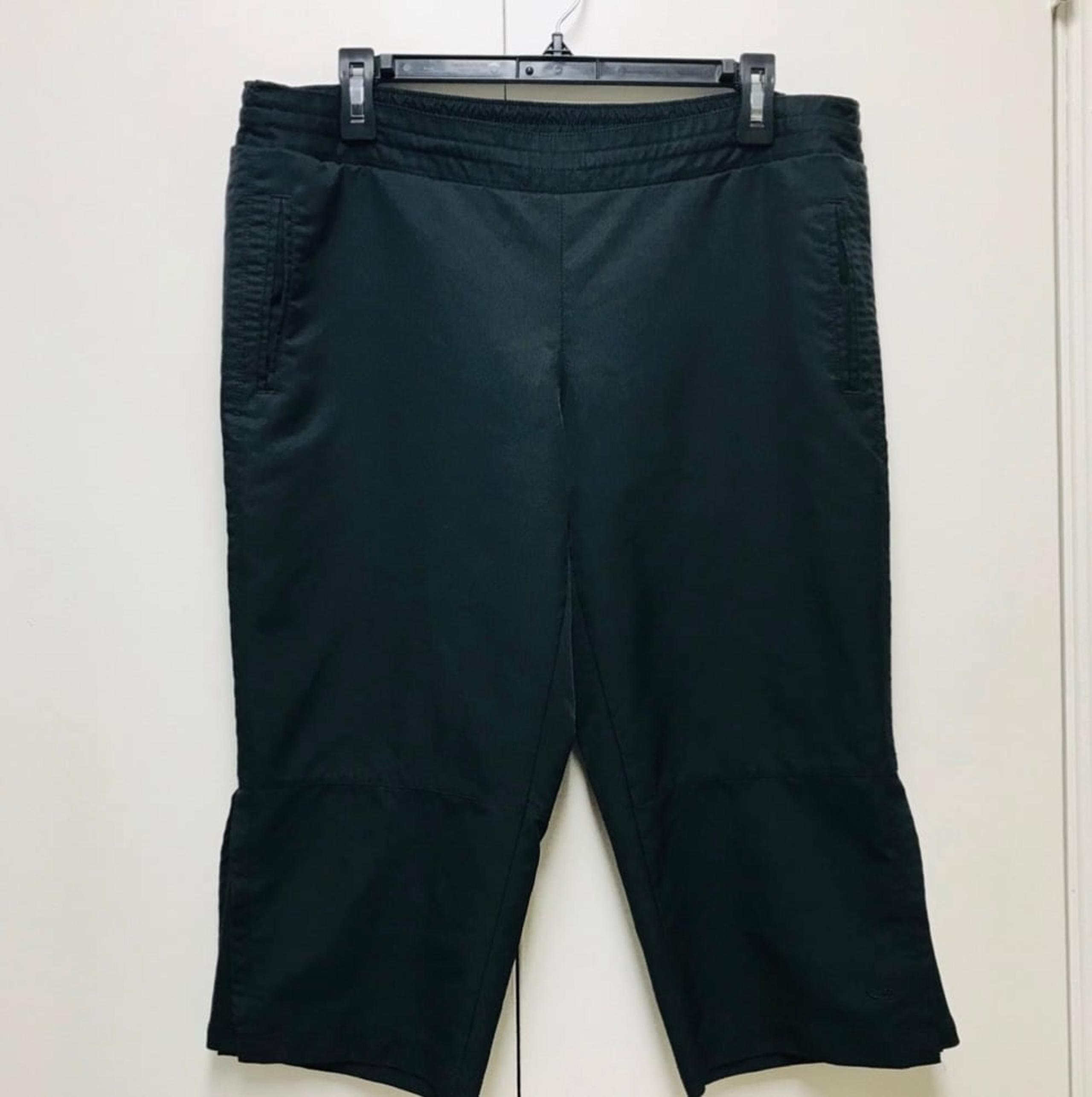Champion woman’s Black pant size small
