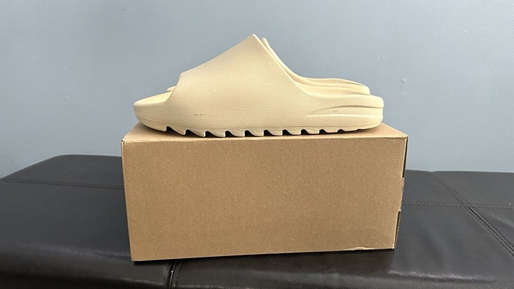 Yeezy slides men'size US9