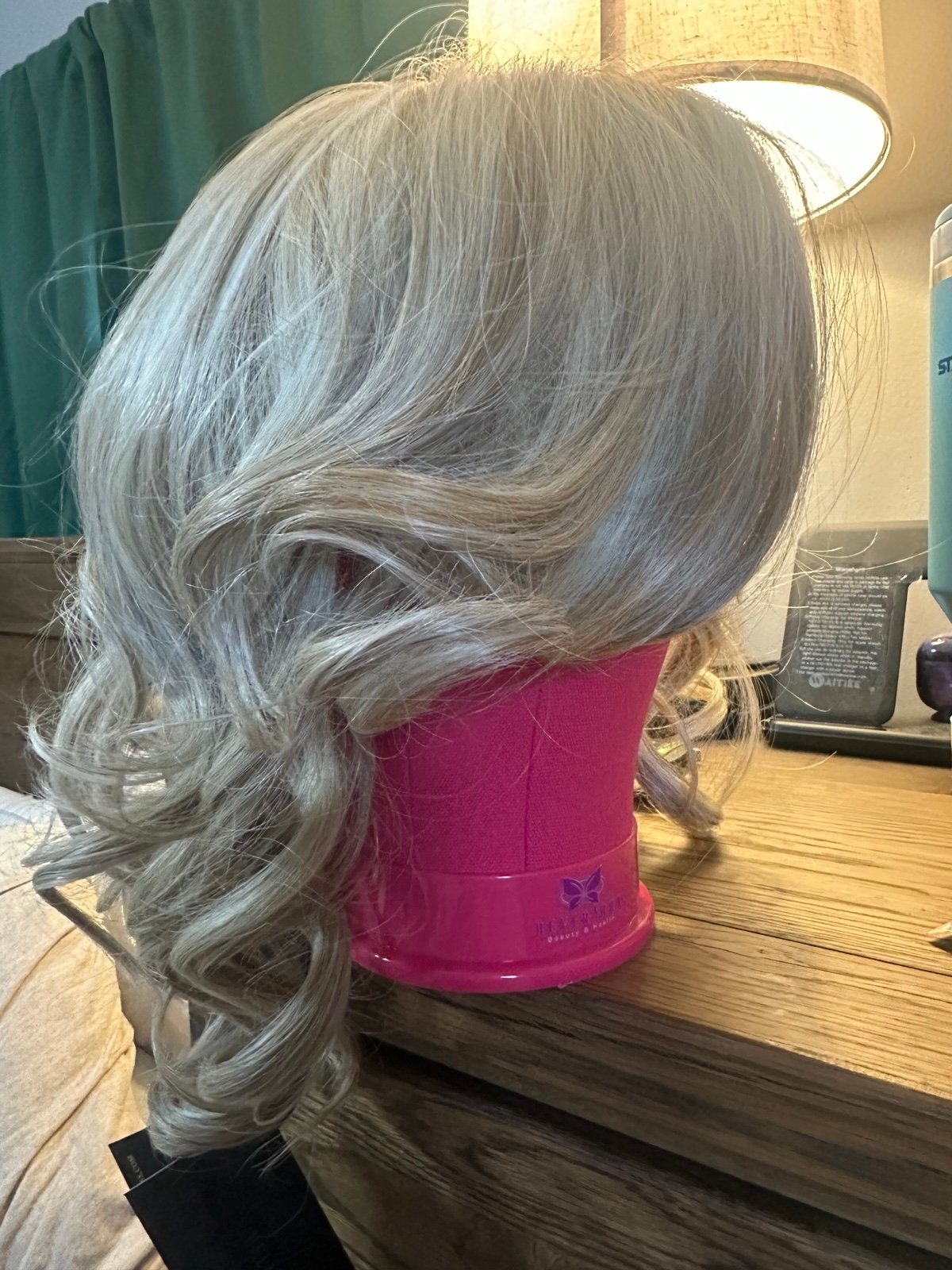 Belletress Caroline wig
