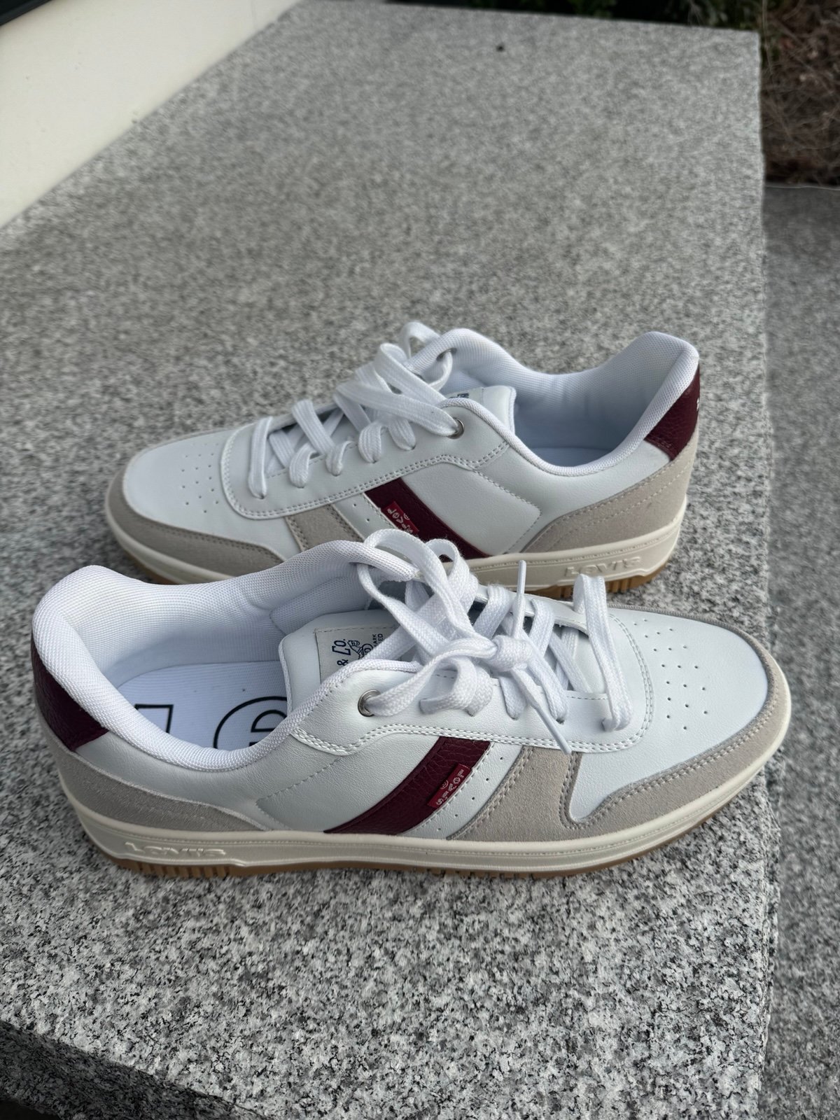 Men's Classic Levi Sneakers size 9