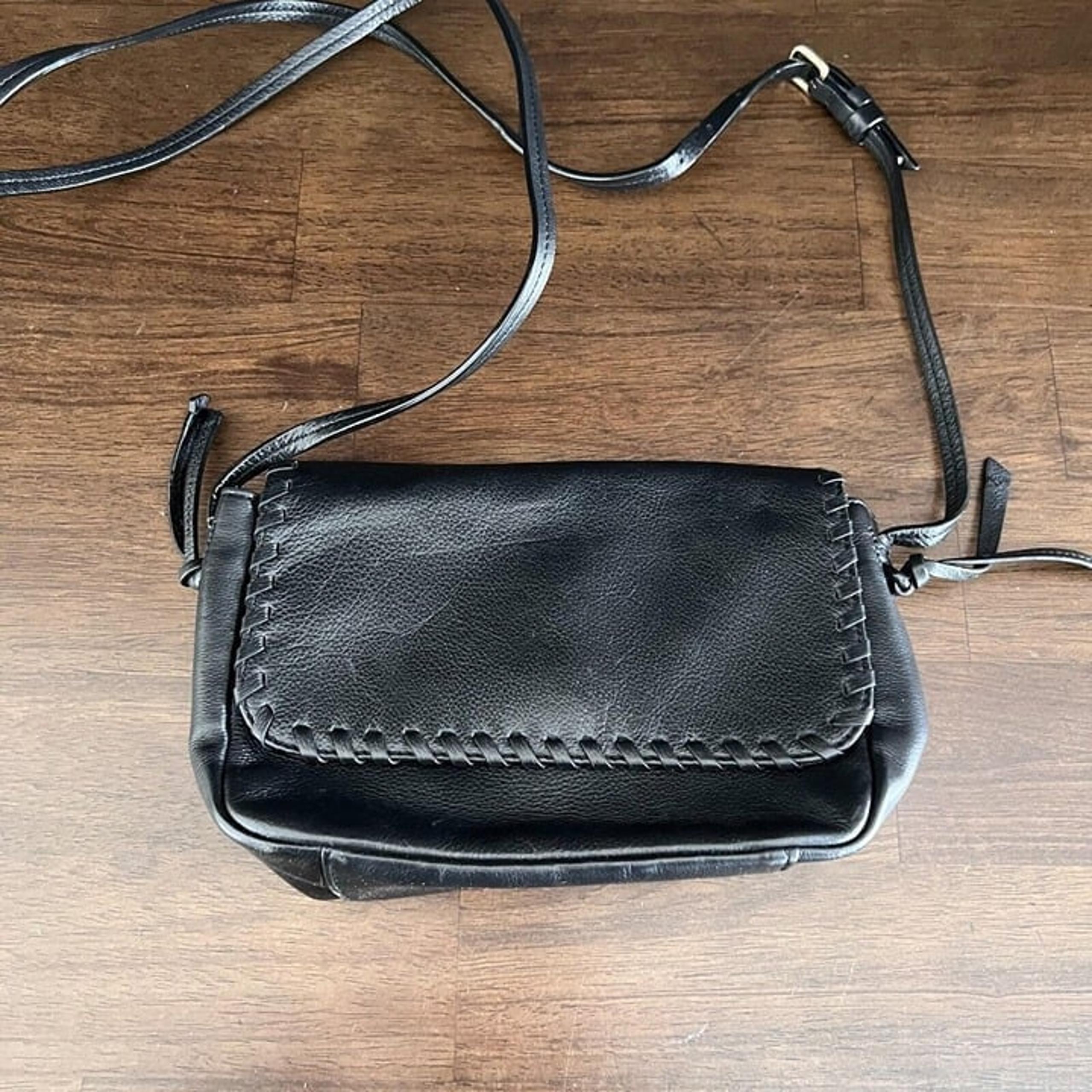 Cole Haan EUC women's small black genuine leather crossbody purse shoulder bag