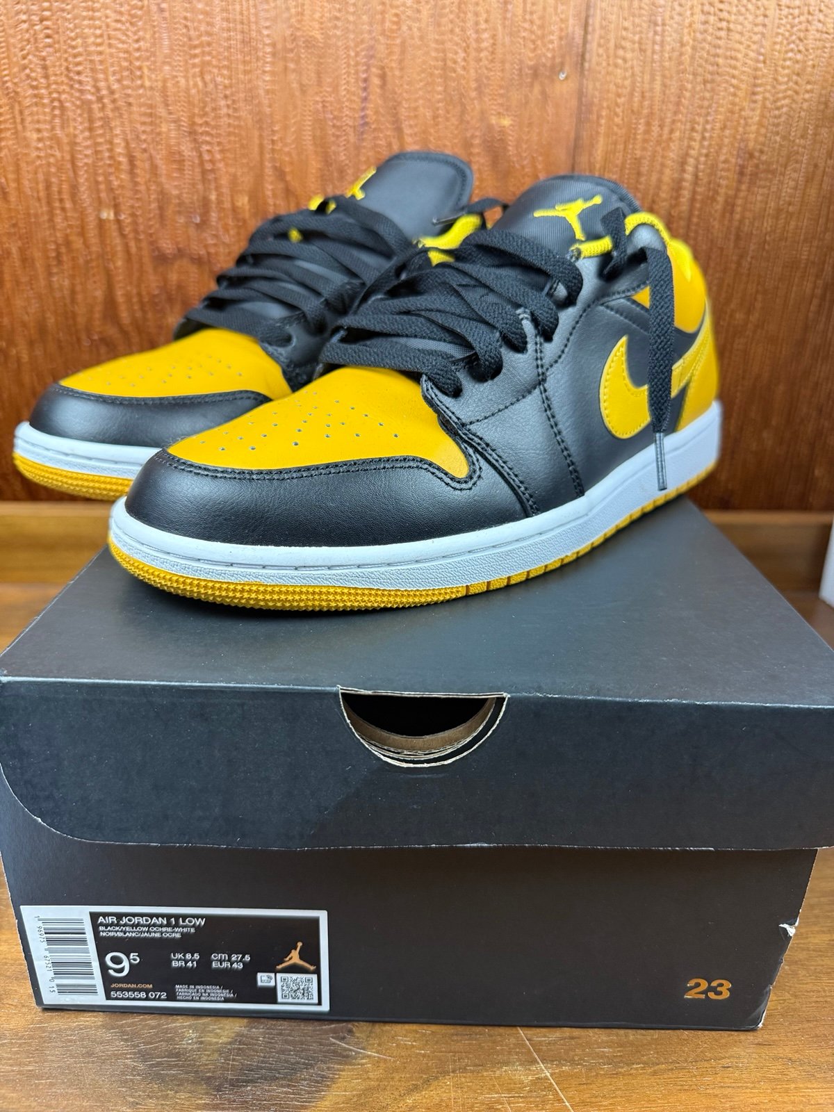 Jordan Nike sneakers Mens size 9.5 Shoes 553558-072