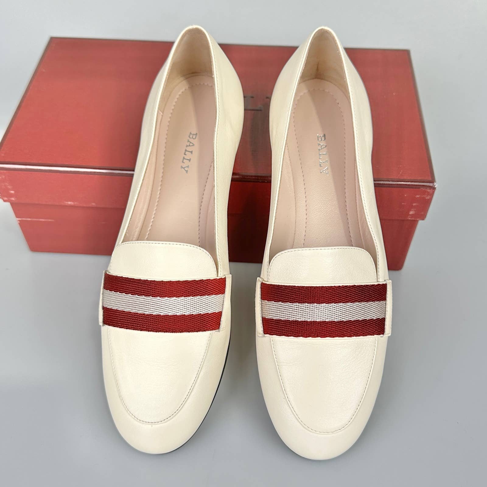 NIB Bally Mady Flats US 39
