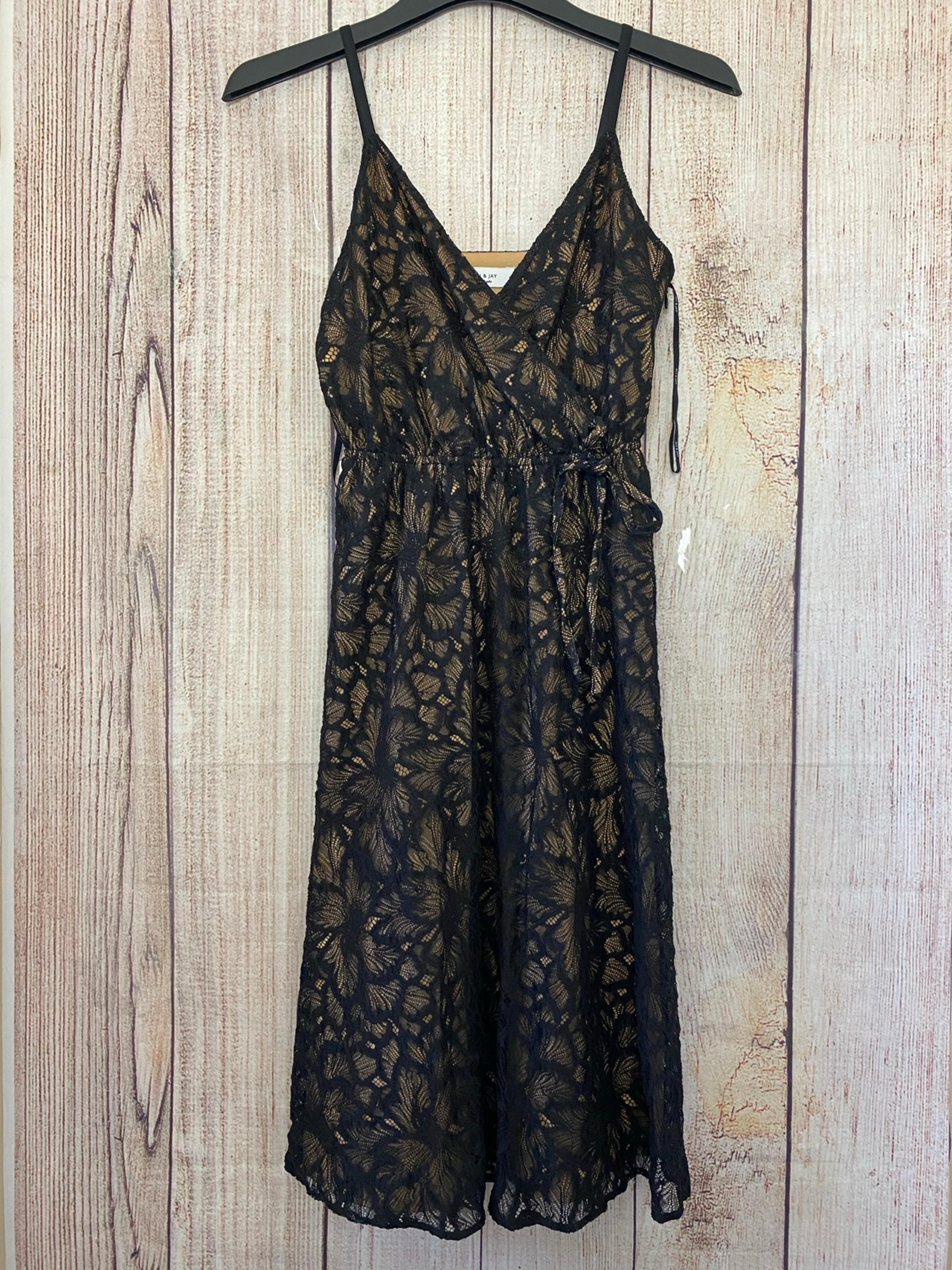 Ali & Jay Womens black floral Lace cheek to cheek midi dress size Small