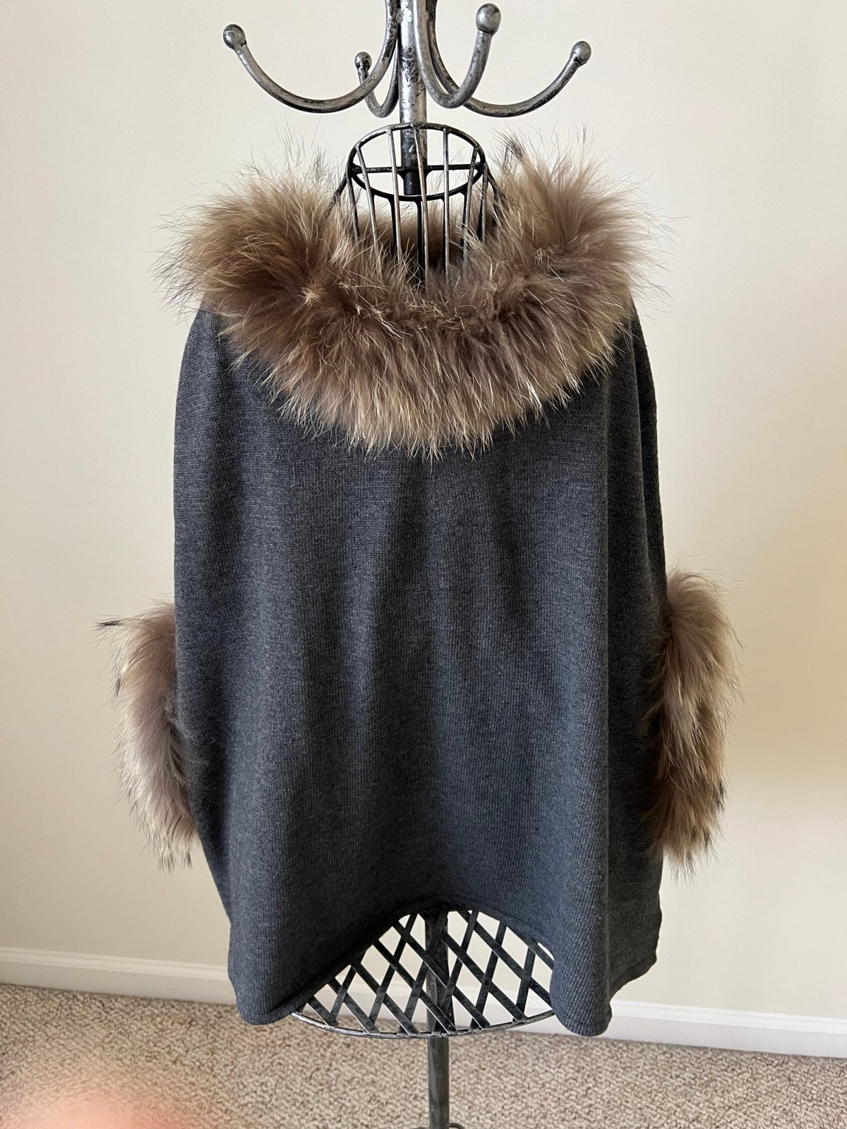LOVE TOKEN WALTON GENUINE FUR TRIM DOLMAN SLEEVE SWEATER in Charcoal.