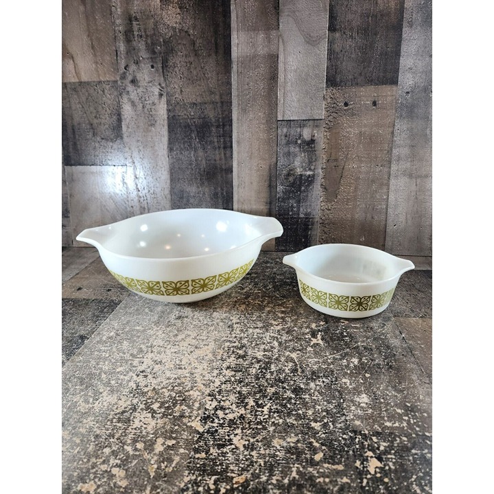 Pyrex Cinderella 4 qt Bowl White Verde Green Square Flowers 444 & 475