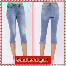 NWT JUDY BLUE Mid Rise Distressed Skinny Fit Capris Jeans