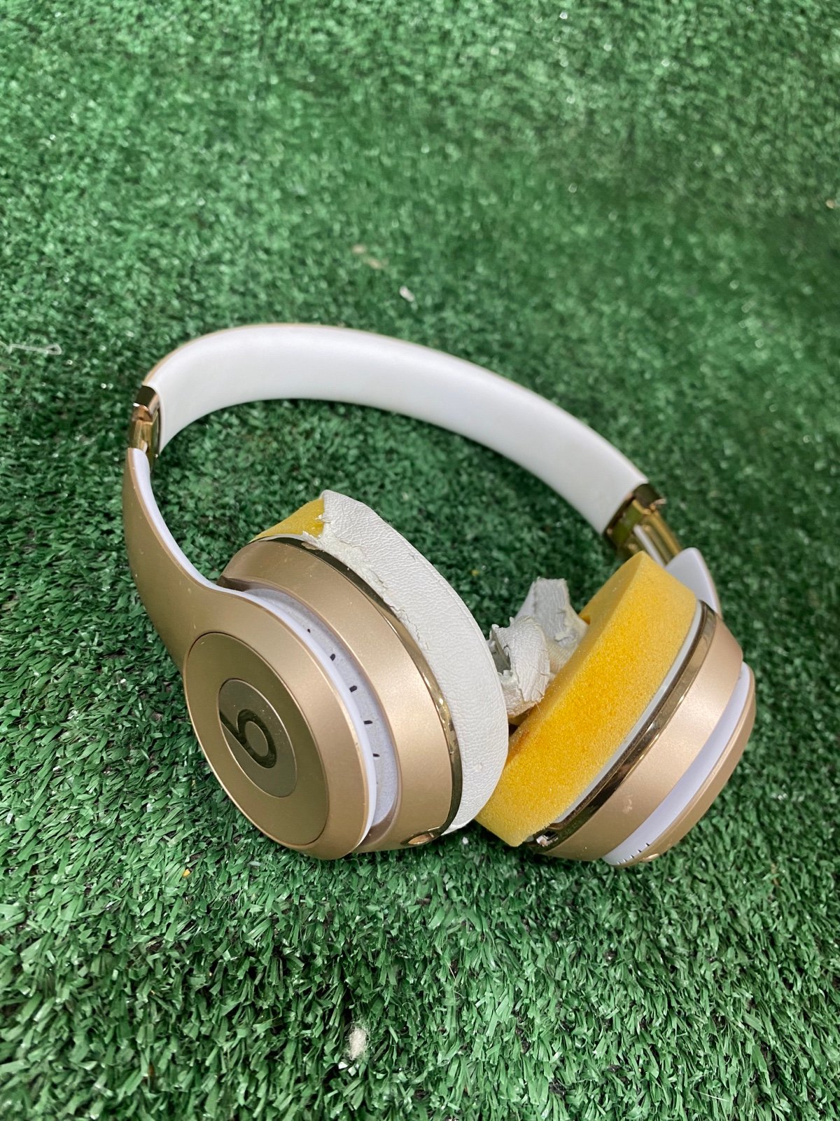 Beats by Dr. Dre Beats Solo3 Gold A1796 Bluetooth - Needs Pads - TESTED!