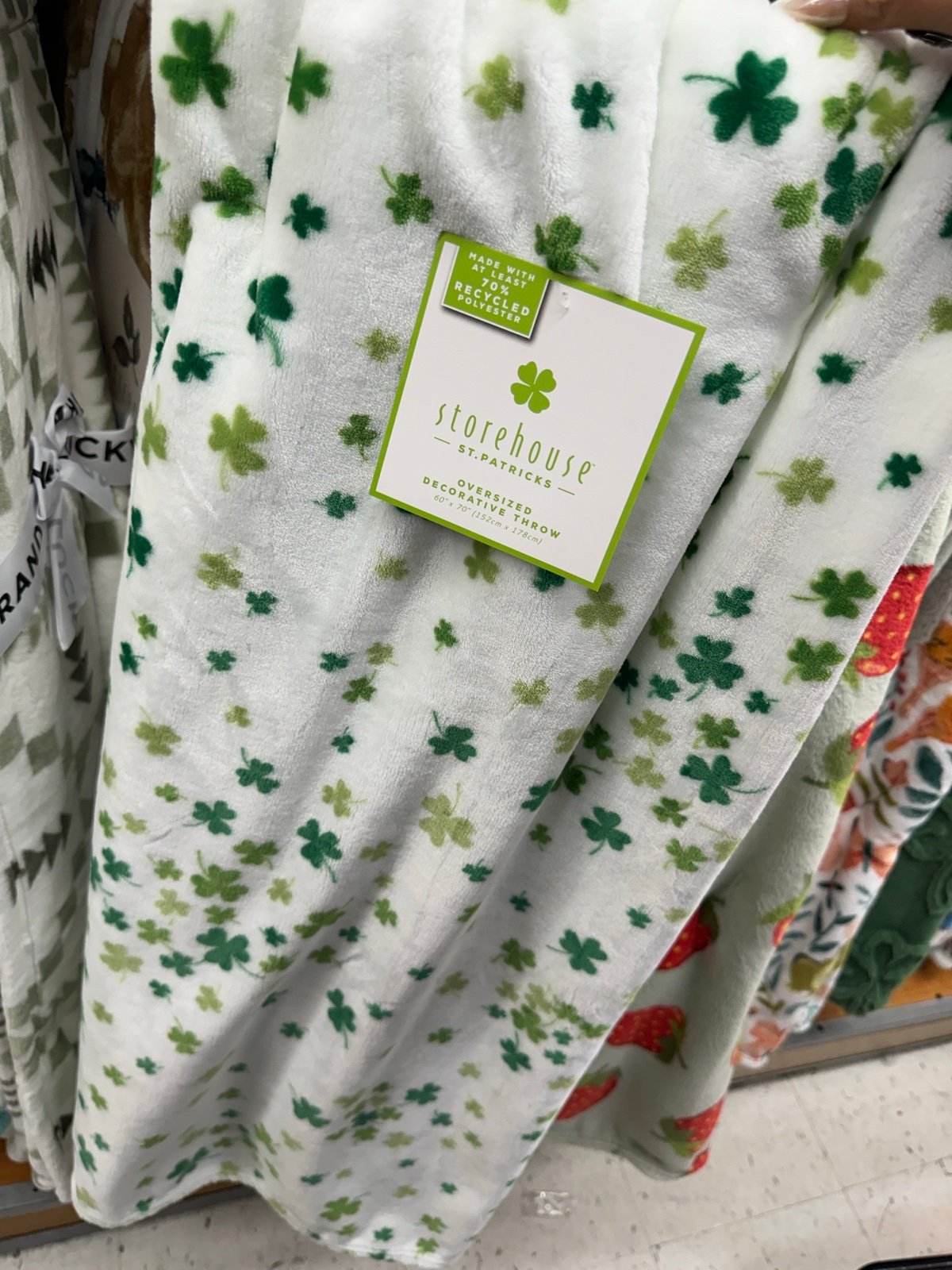 St Patricks Day Watercolor Shamrock Clover Pattern Plush Throw Blanket