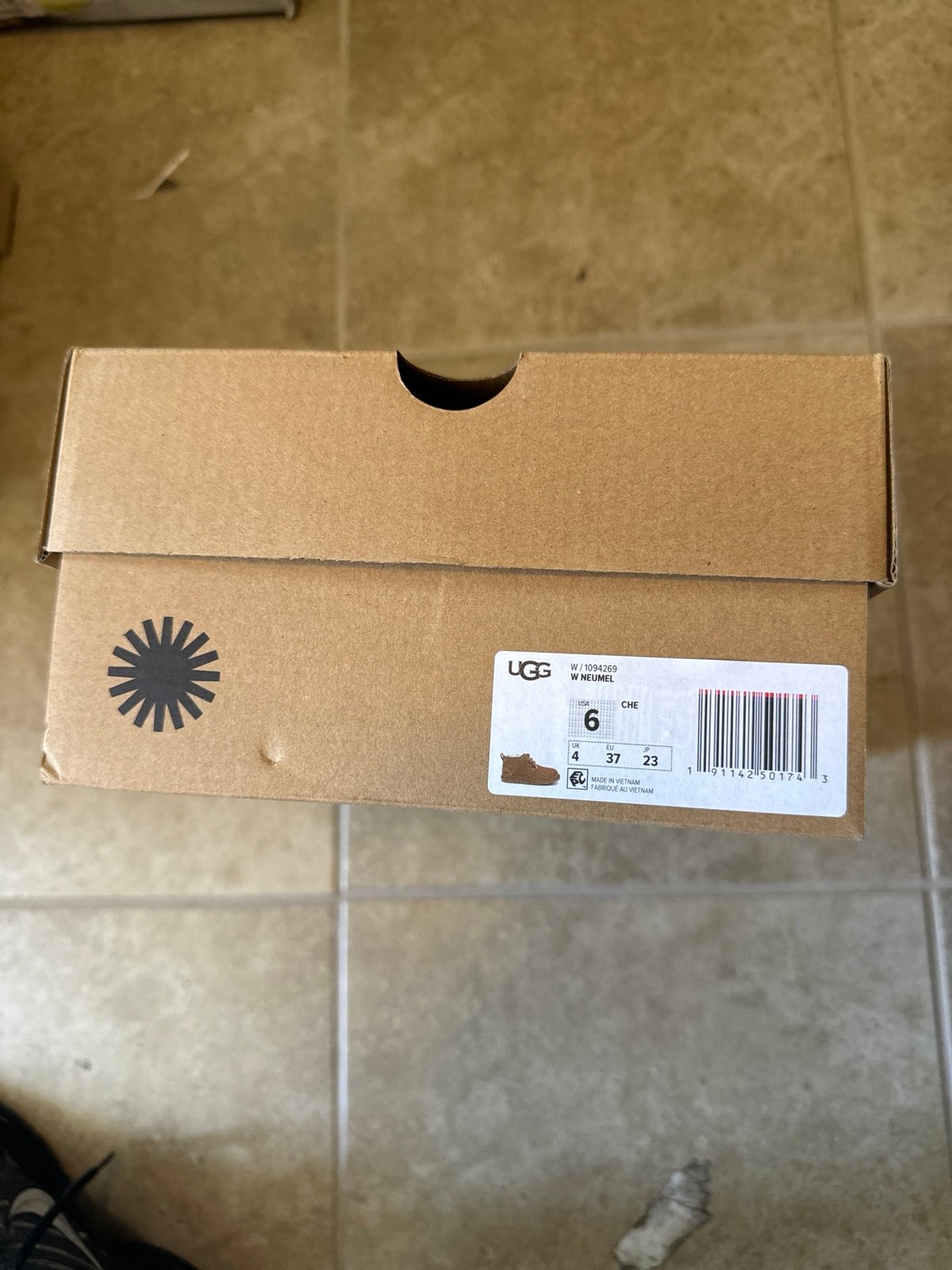 UGG nuemel women’s chestnut size 6
