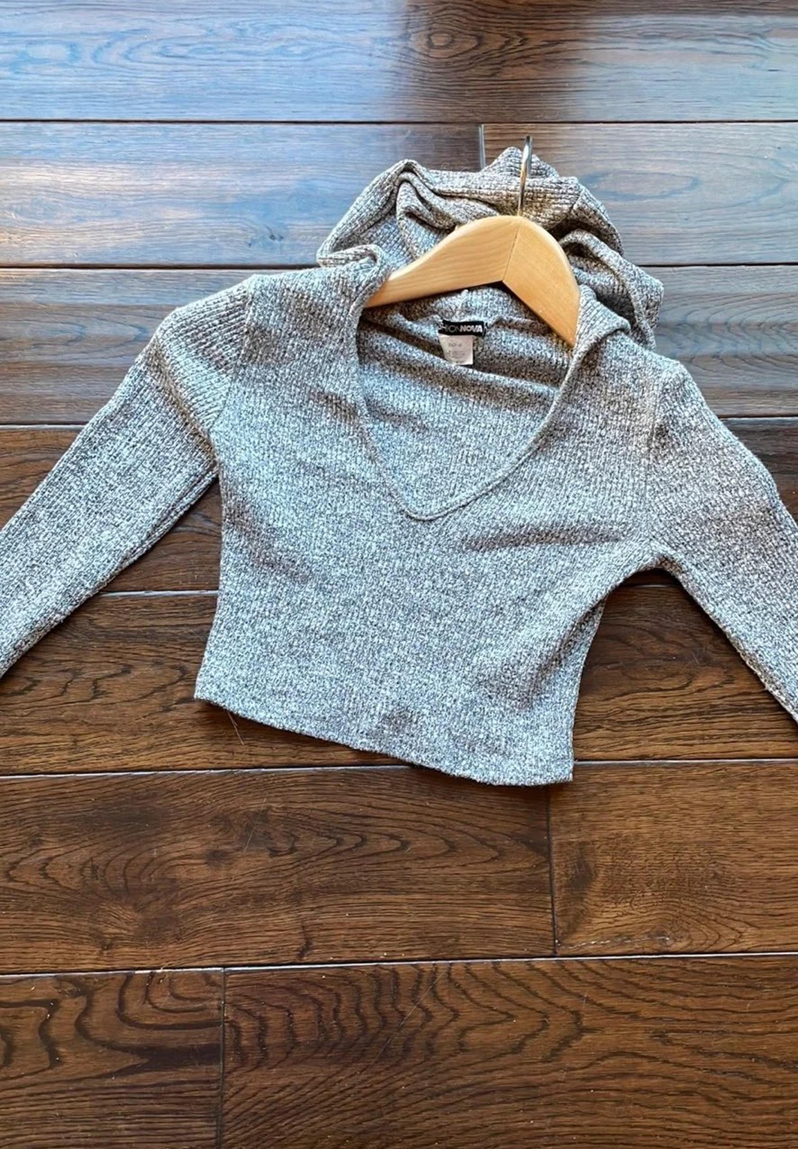 Fashion Nova cropped v neck hooded sweater gray black long sleeve