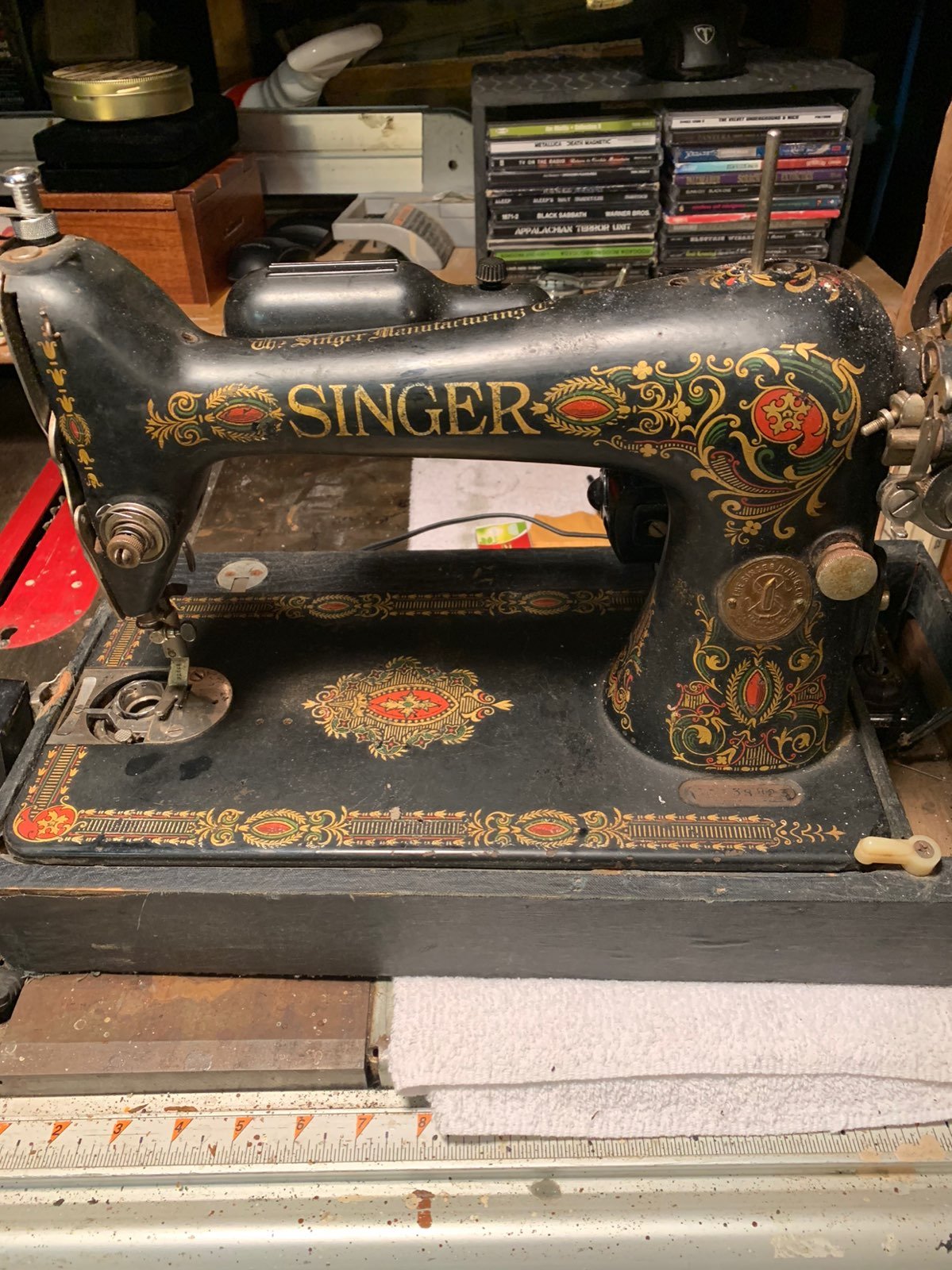 1918 singer sewing machine. STILL WORKs