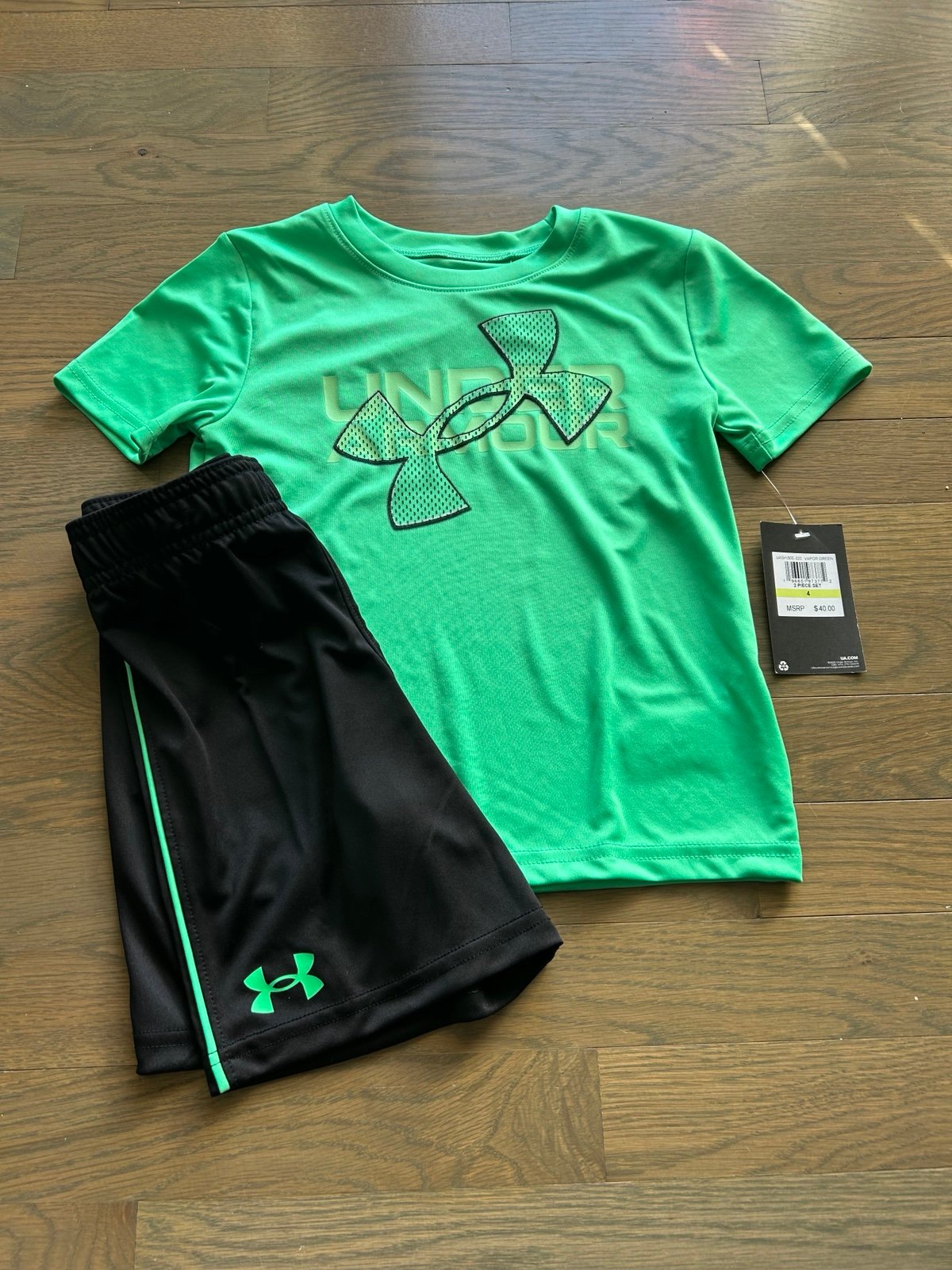 NWT Under Armour Boys Set size 4