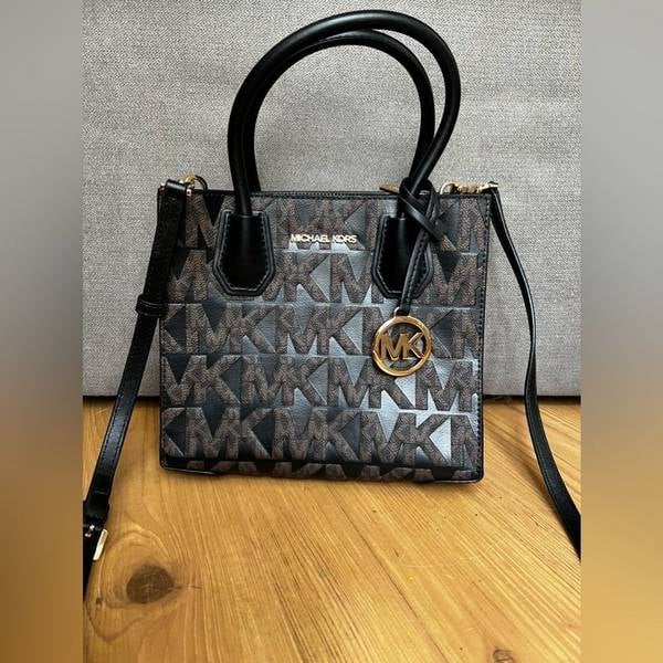 Michael Kors Medium Mercer Messenger Bag