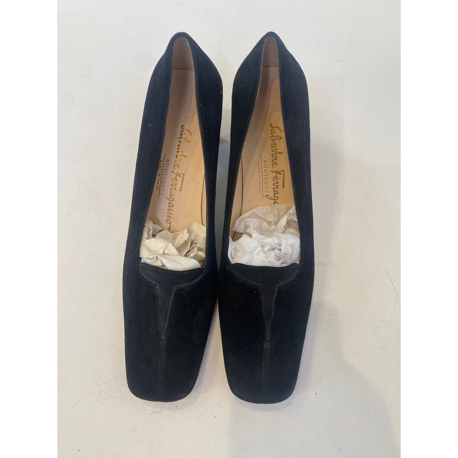 Salvatore Ferragamo Boutique Black Velour Square Toe Heels Sz 7 AA Narrow