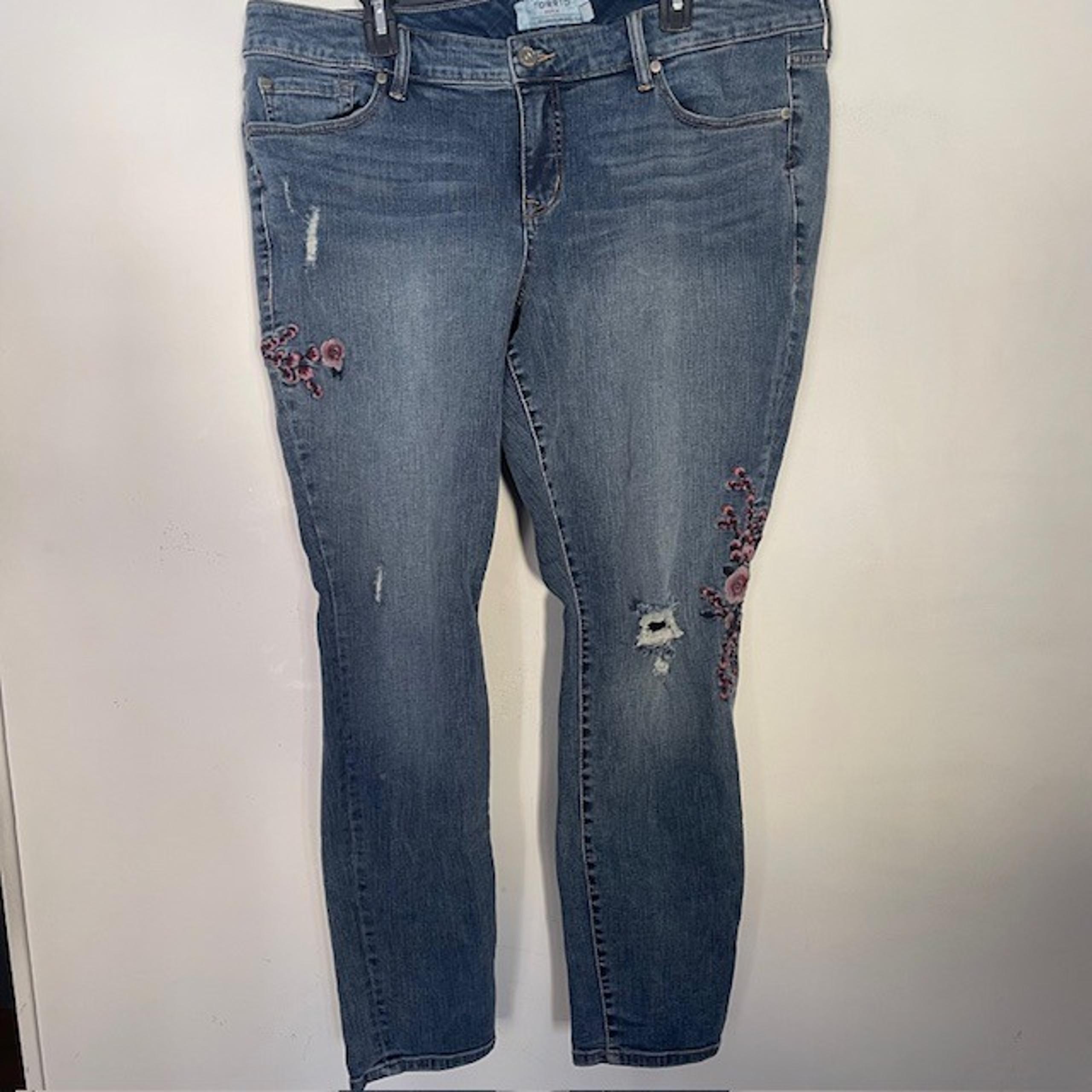 TORRID Jeans Women's 20 Tall Blue Floral Embroidered Distressed Skinny NWT T11
