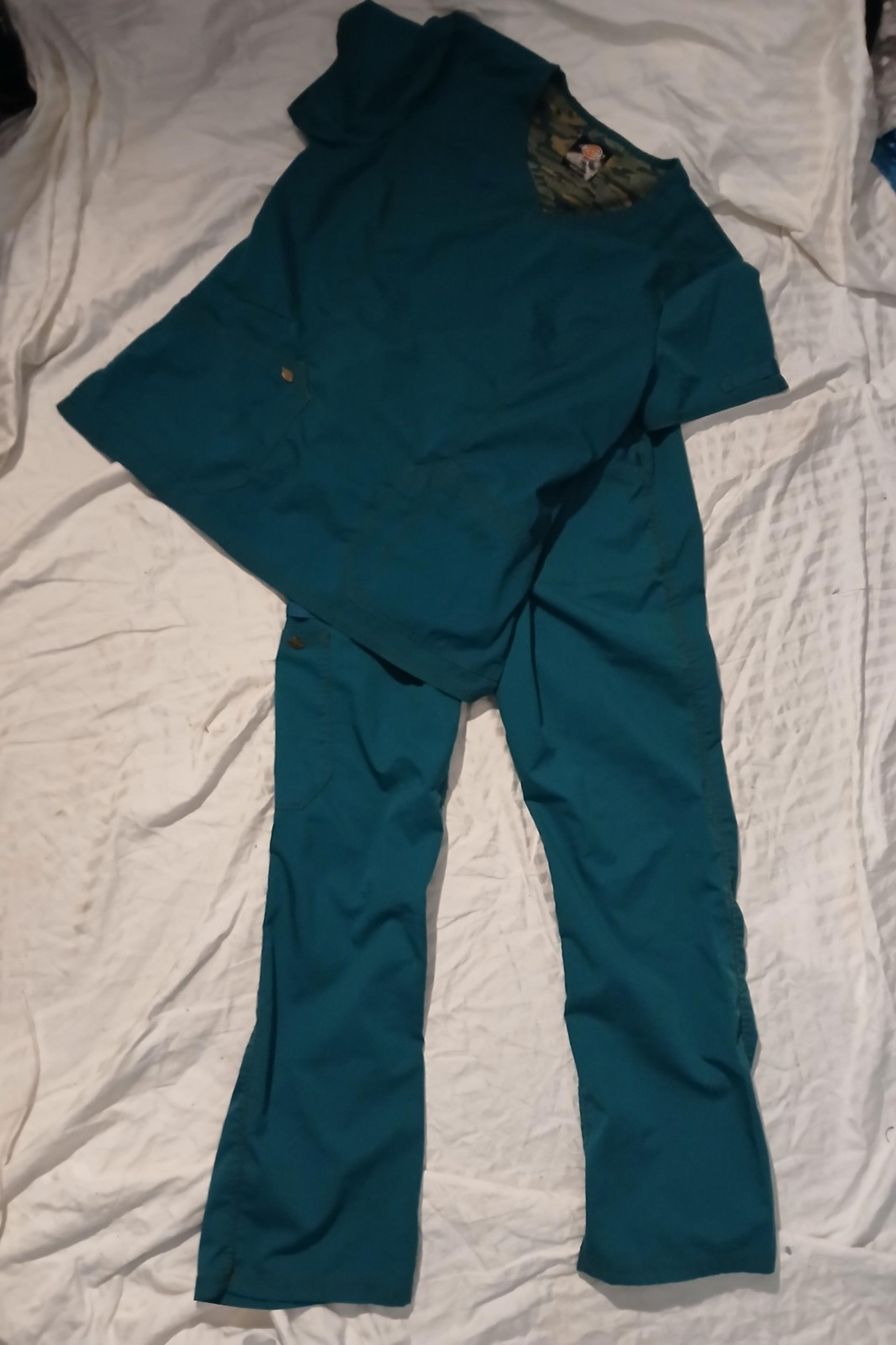 Dickies dark green scrub set top large bottom medium